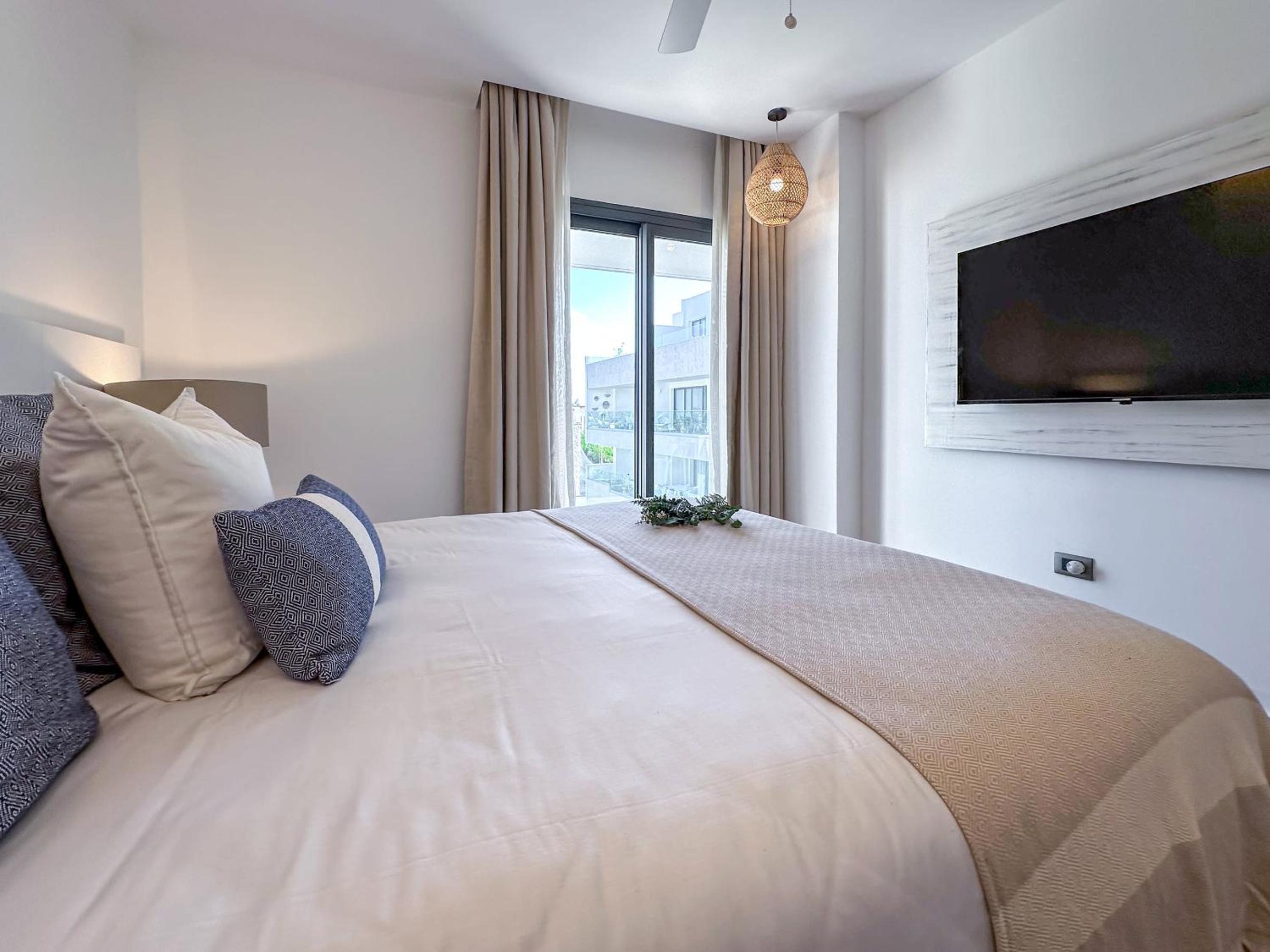 Fantastic new Penthouse w Rooftop Picuzzi