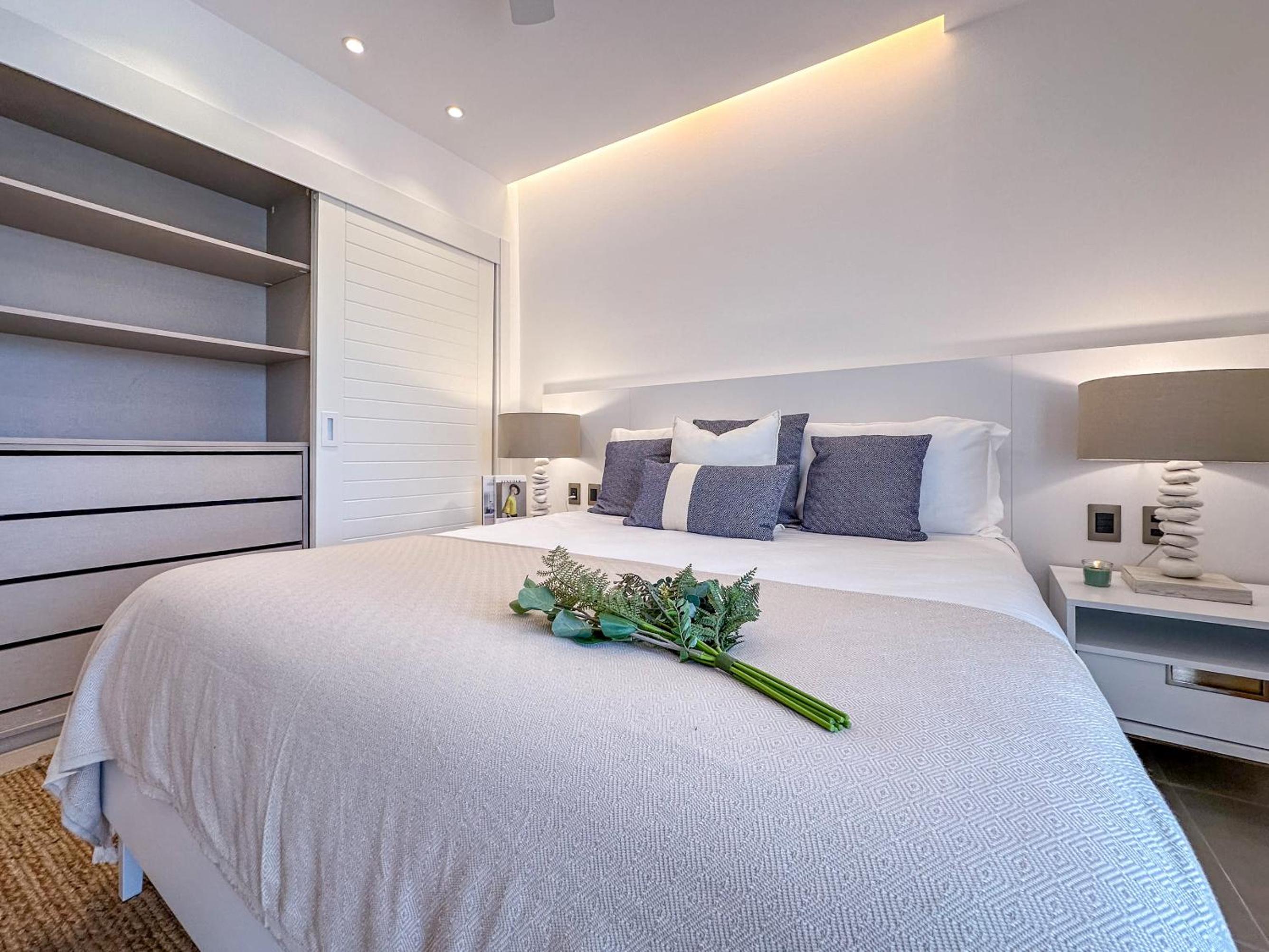 Fantastic new Penthouse w Rooftop Picuzzi