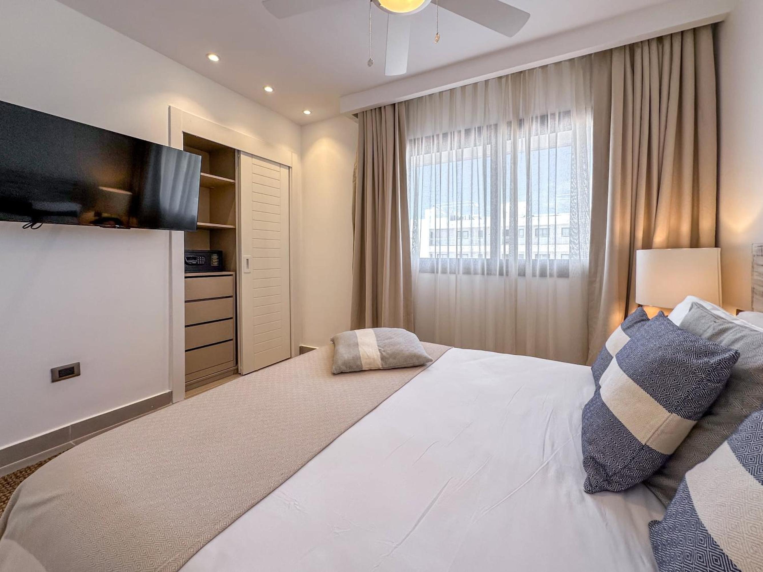Fantastic new Penthouse w Rooftop Picuzzi
