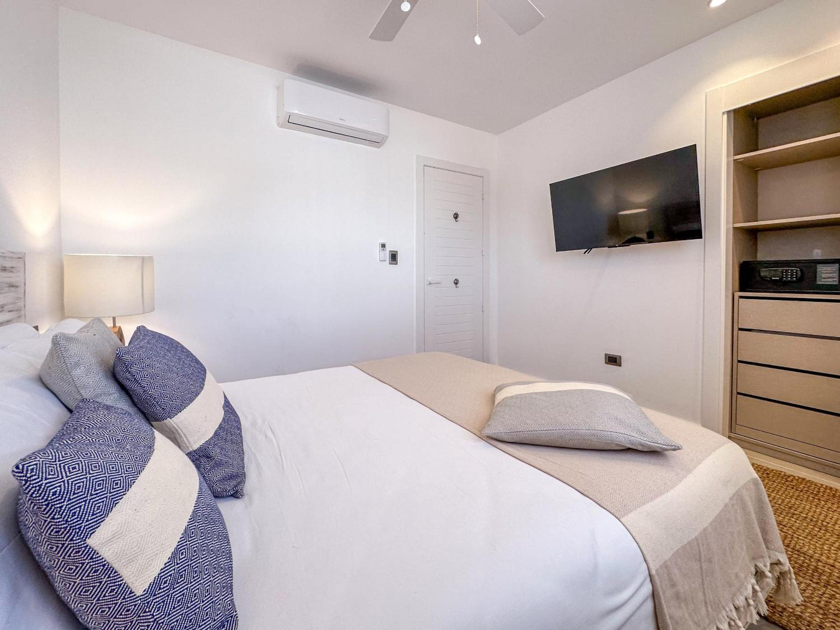 Fantastic new Penthouse w Rooftop Picuzzi