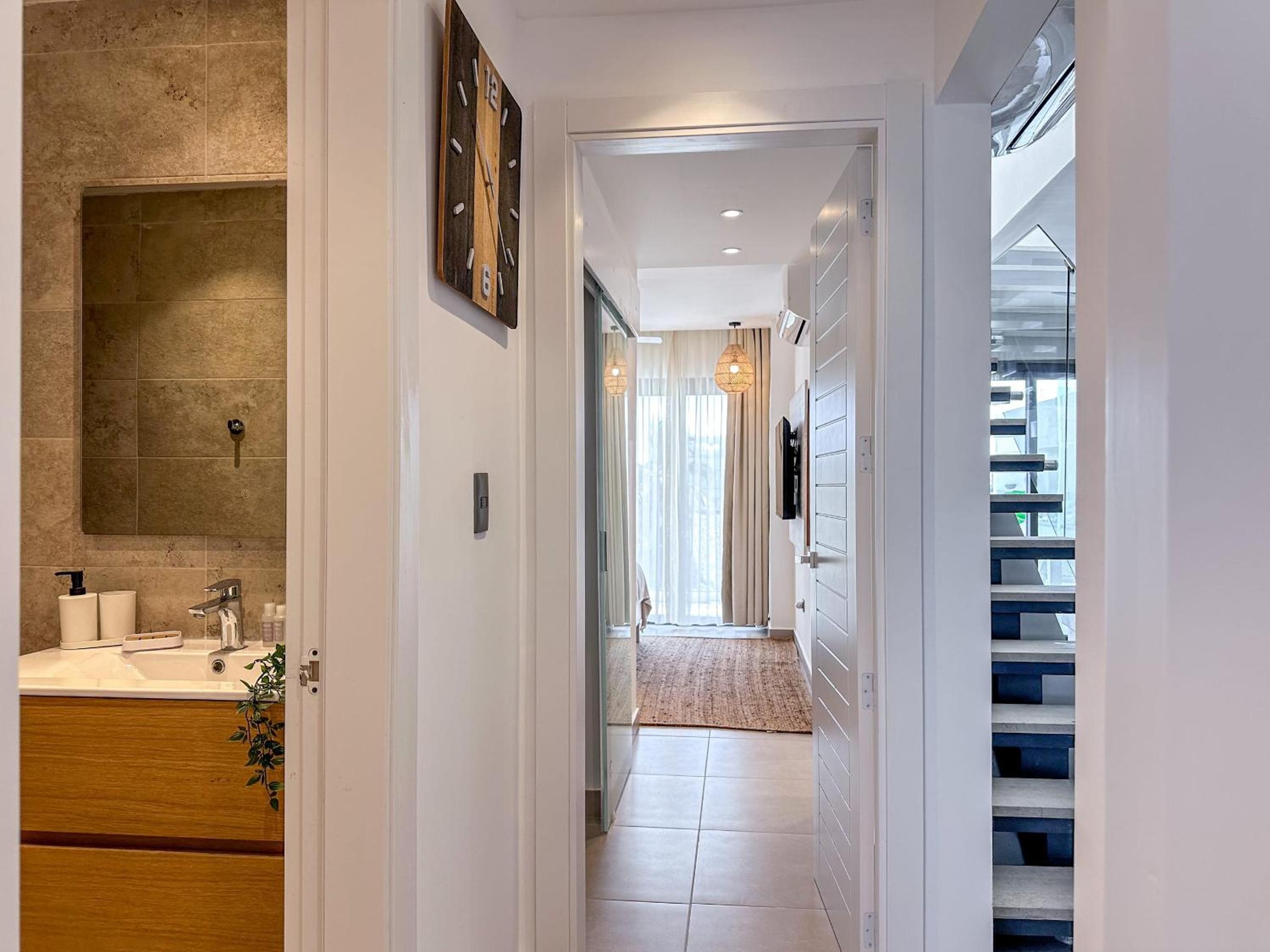 Fantastic new Penthouse w Rooftop Picuzzi