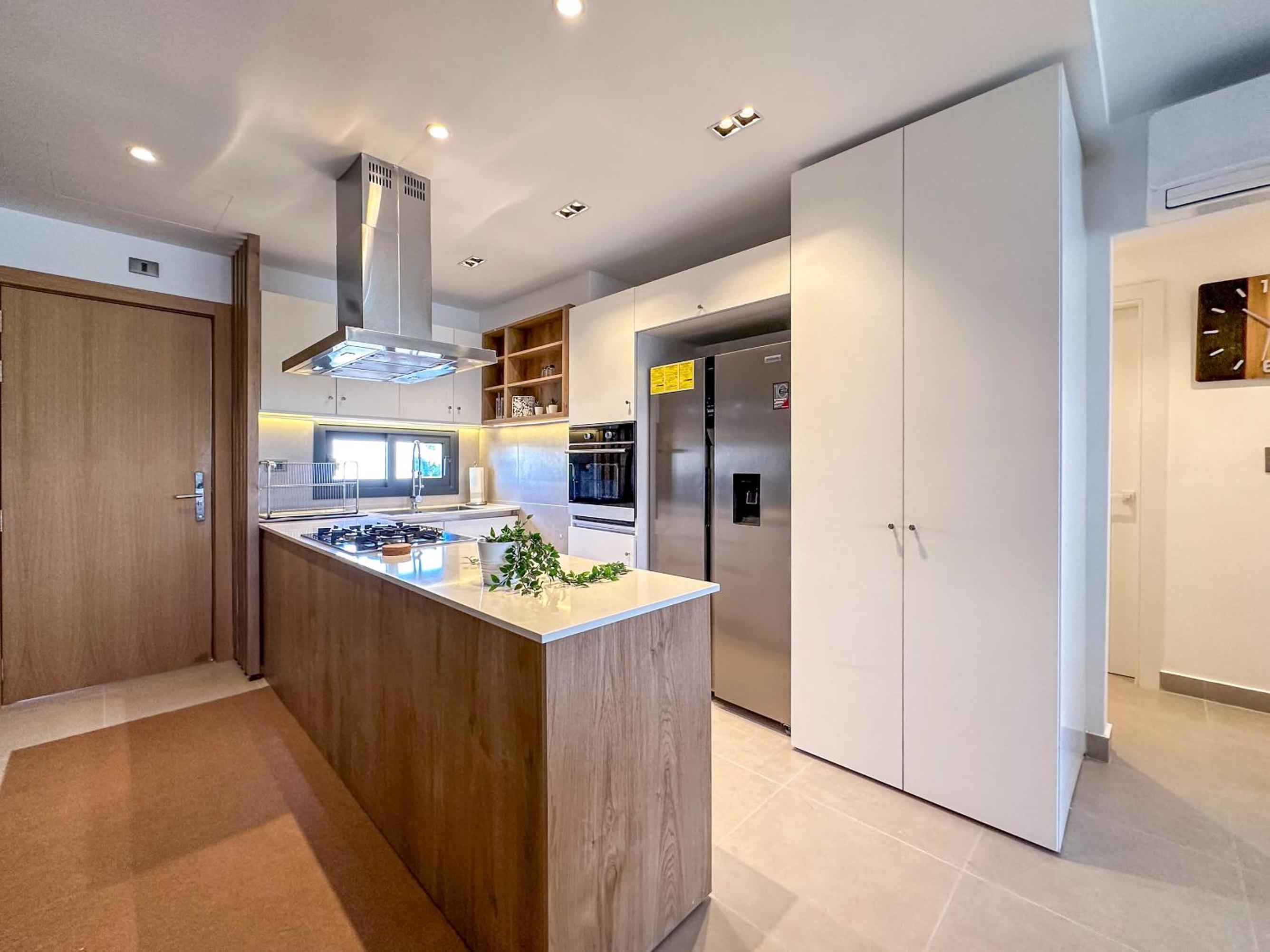 Fantastic new Penthouse w Rooftop Picuzzi