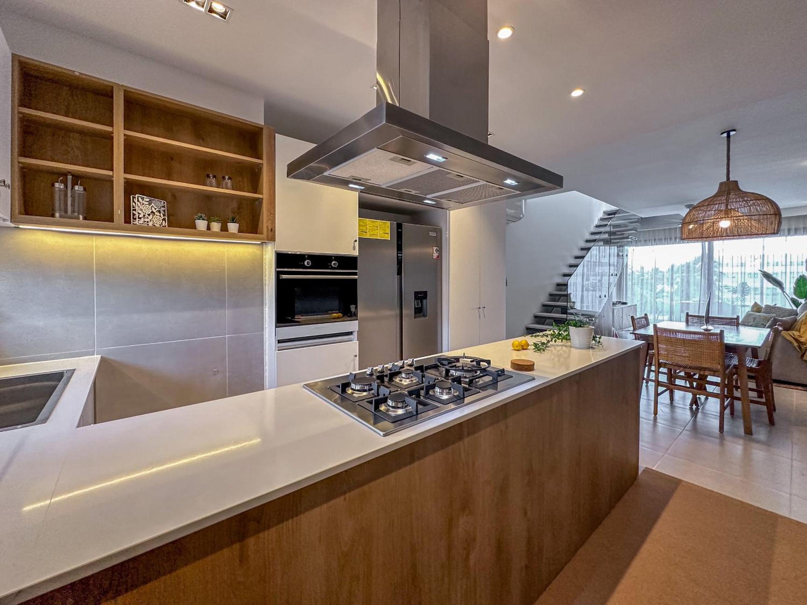 Fantastic new Penthouse w Rooftop Picuzzi