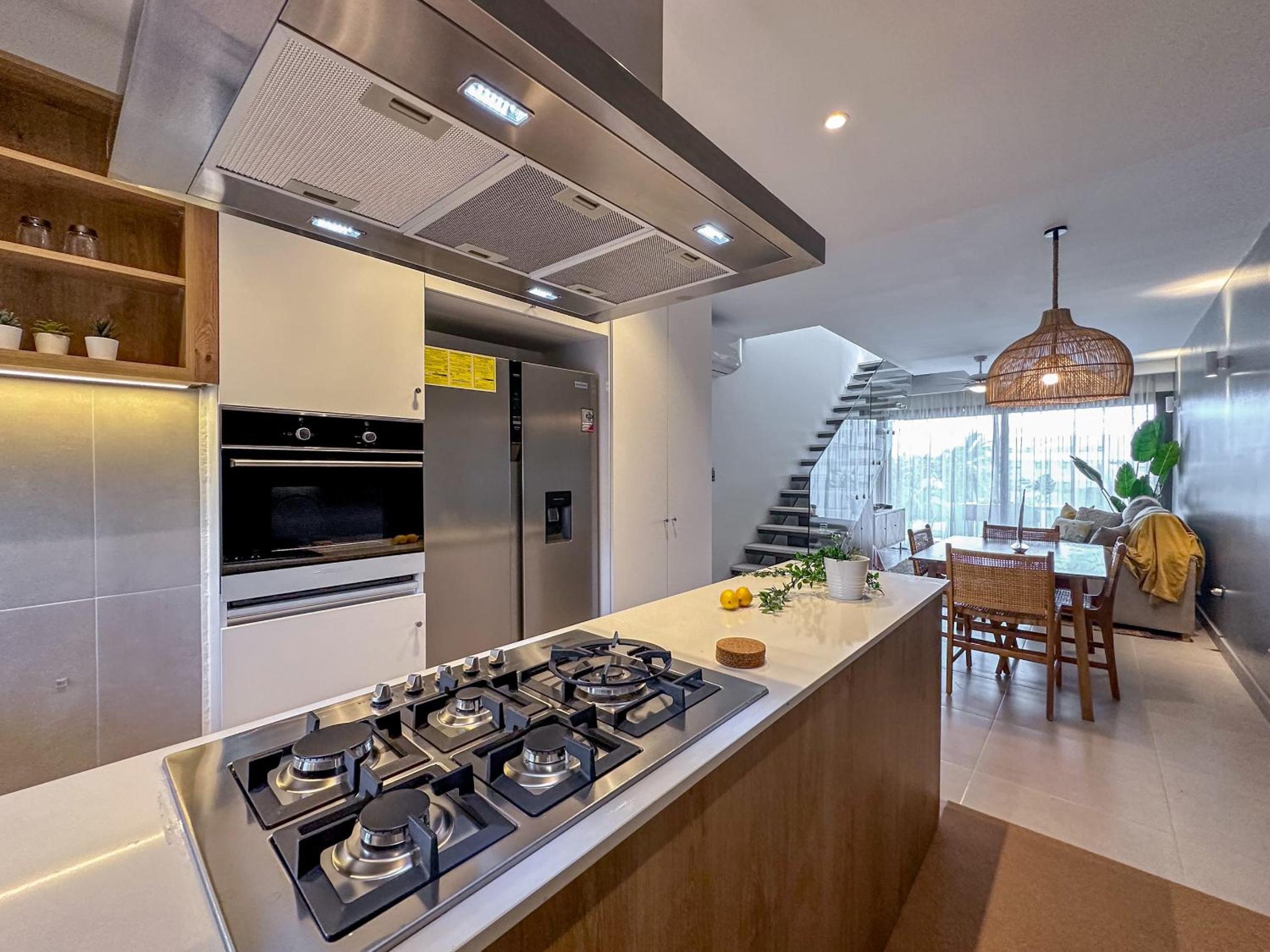 Fantastic new Penthouse w Rooftop Picuzzi