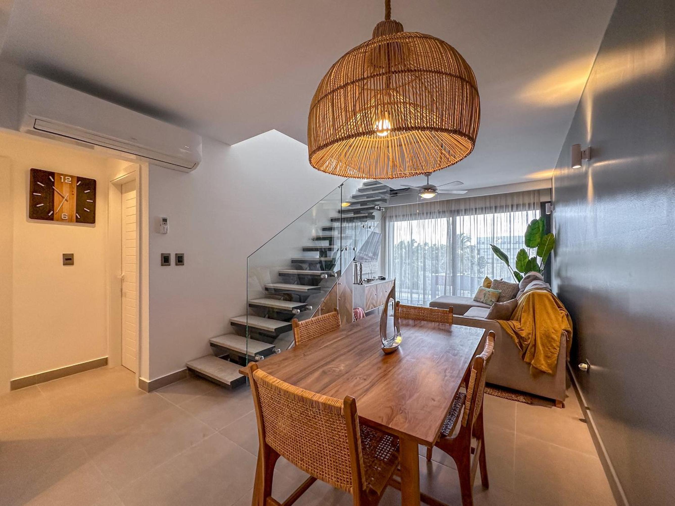 Fantastic new Penthouse w Rooftop Picuzzi