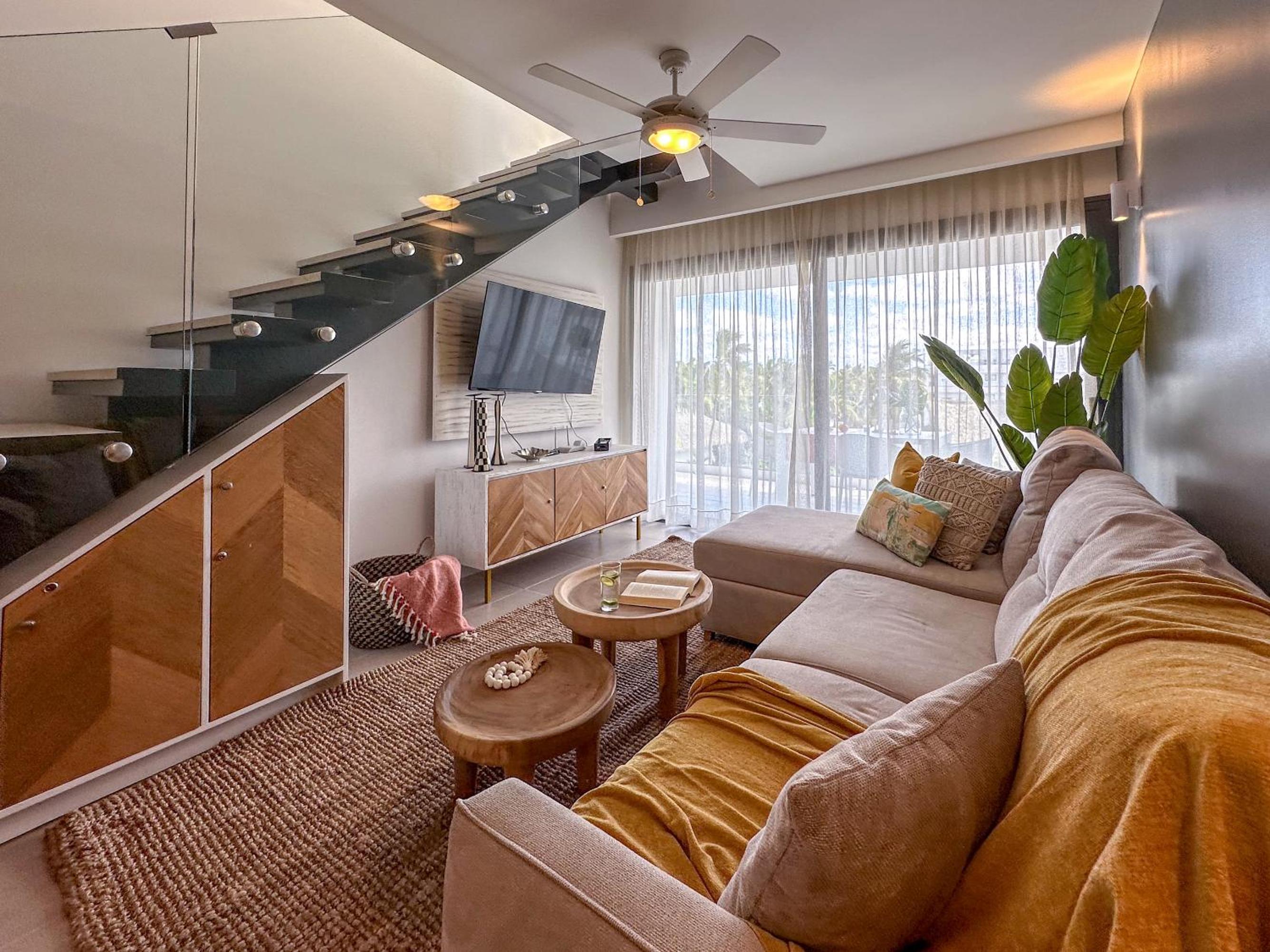 Fantastic new Penthouse w Rooftop Picuzzi