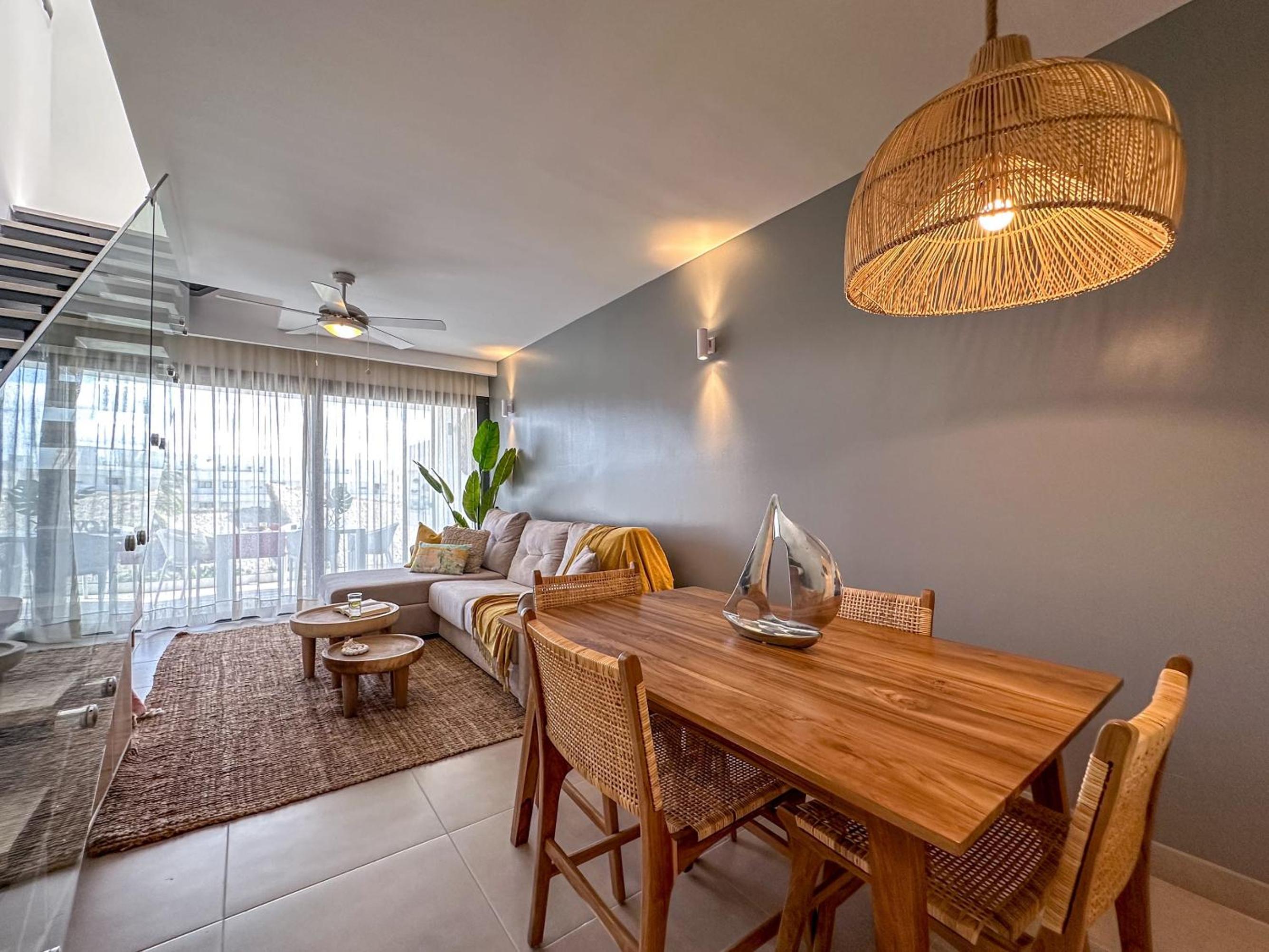 Fantastic new Penthouse w Rooftop Picuzzi