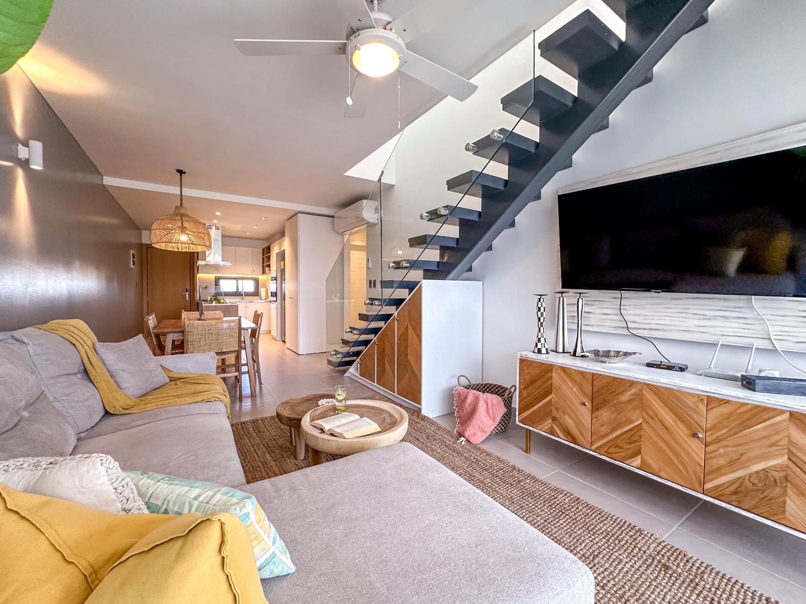 Fantastic new Penthouse w Rooftop Picuzzi
