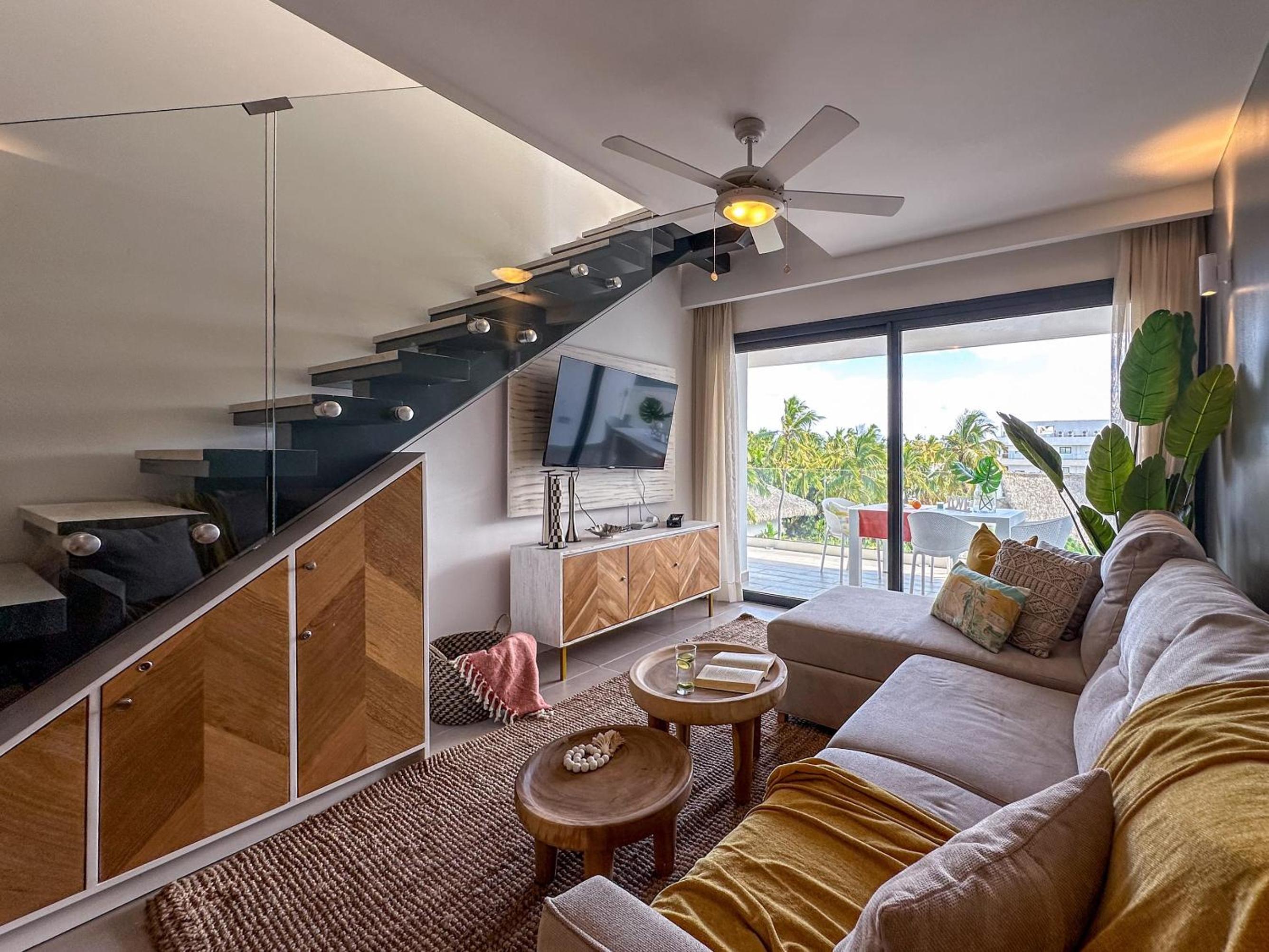 Fantastic new Penthouse w Rooftop Picuzzi