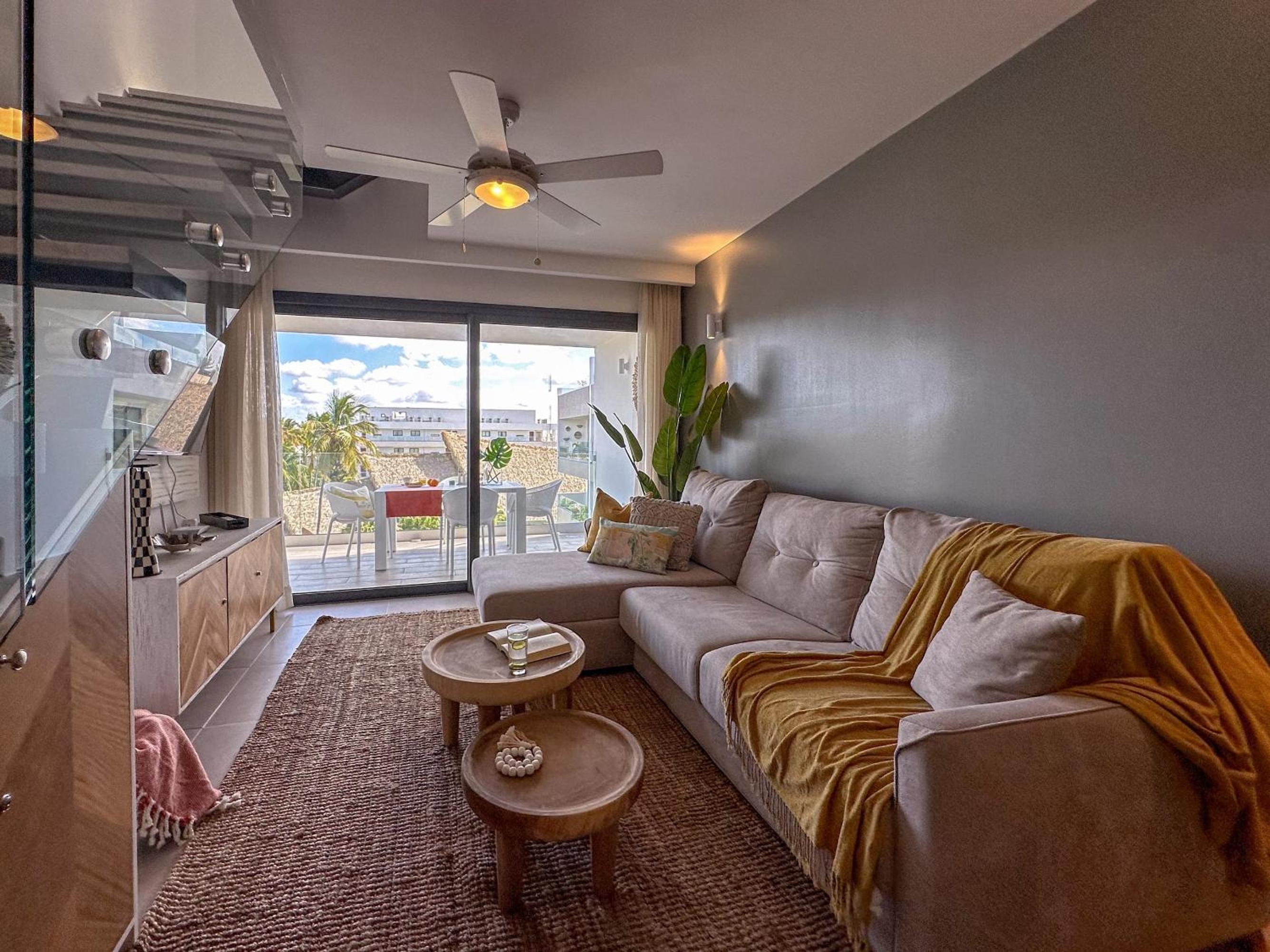 Fantastic new Penthouse w Rooftop Picuzzi