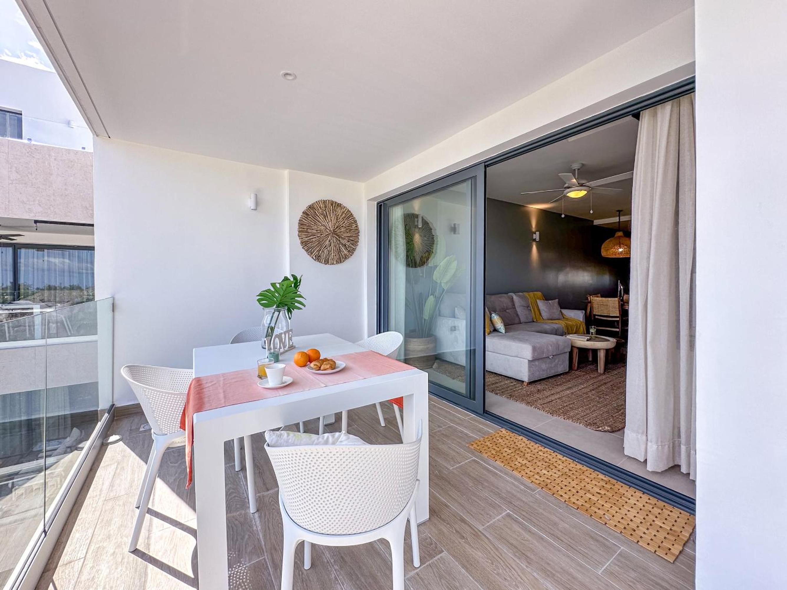 Fantastic new Penthouse w Rooftop Picuzzi