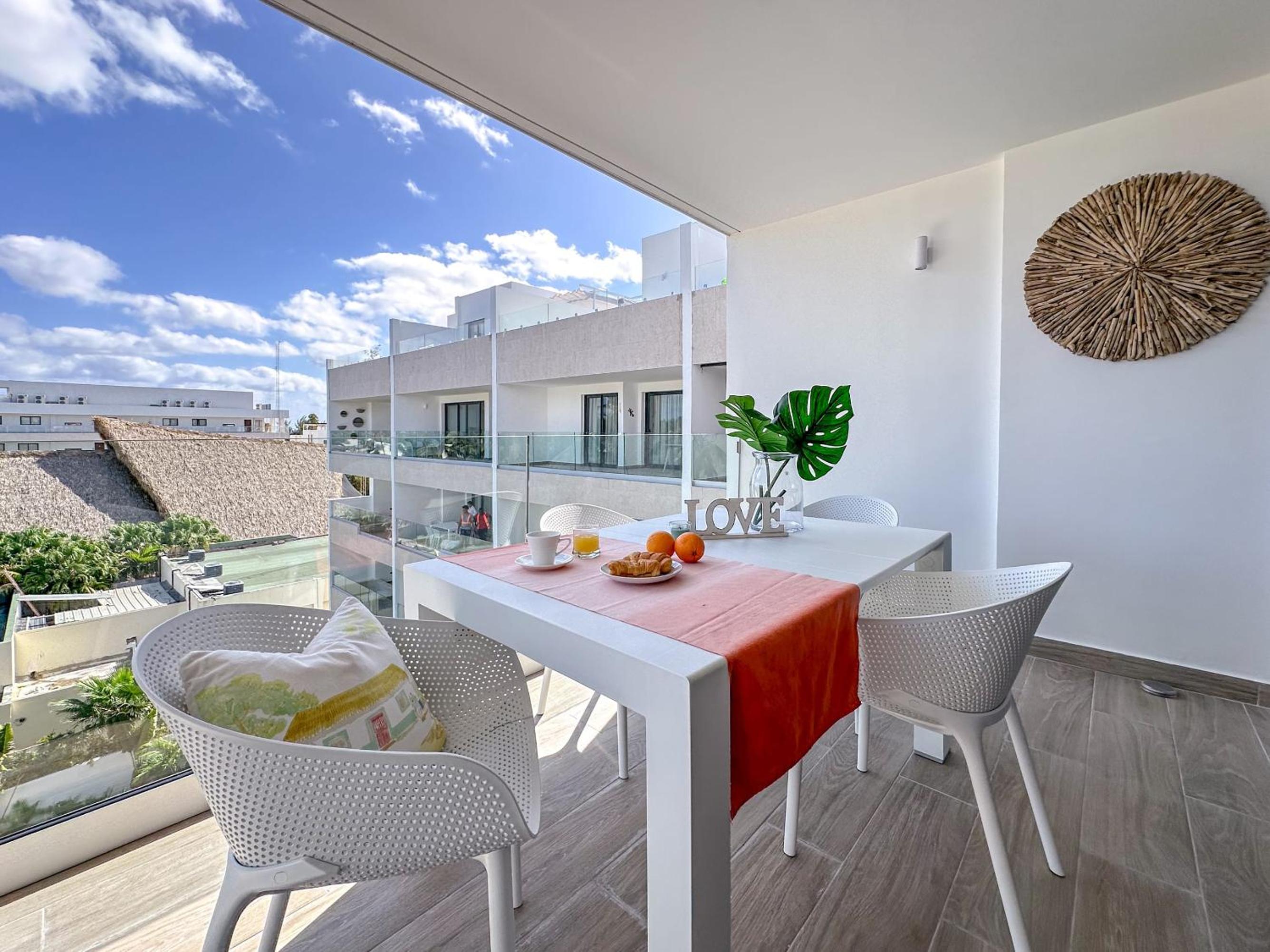 Fantastic new Penthouse w Rooftop Picuzzi