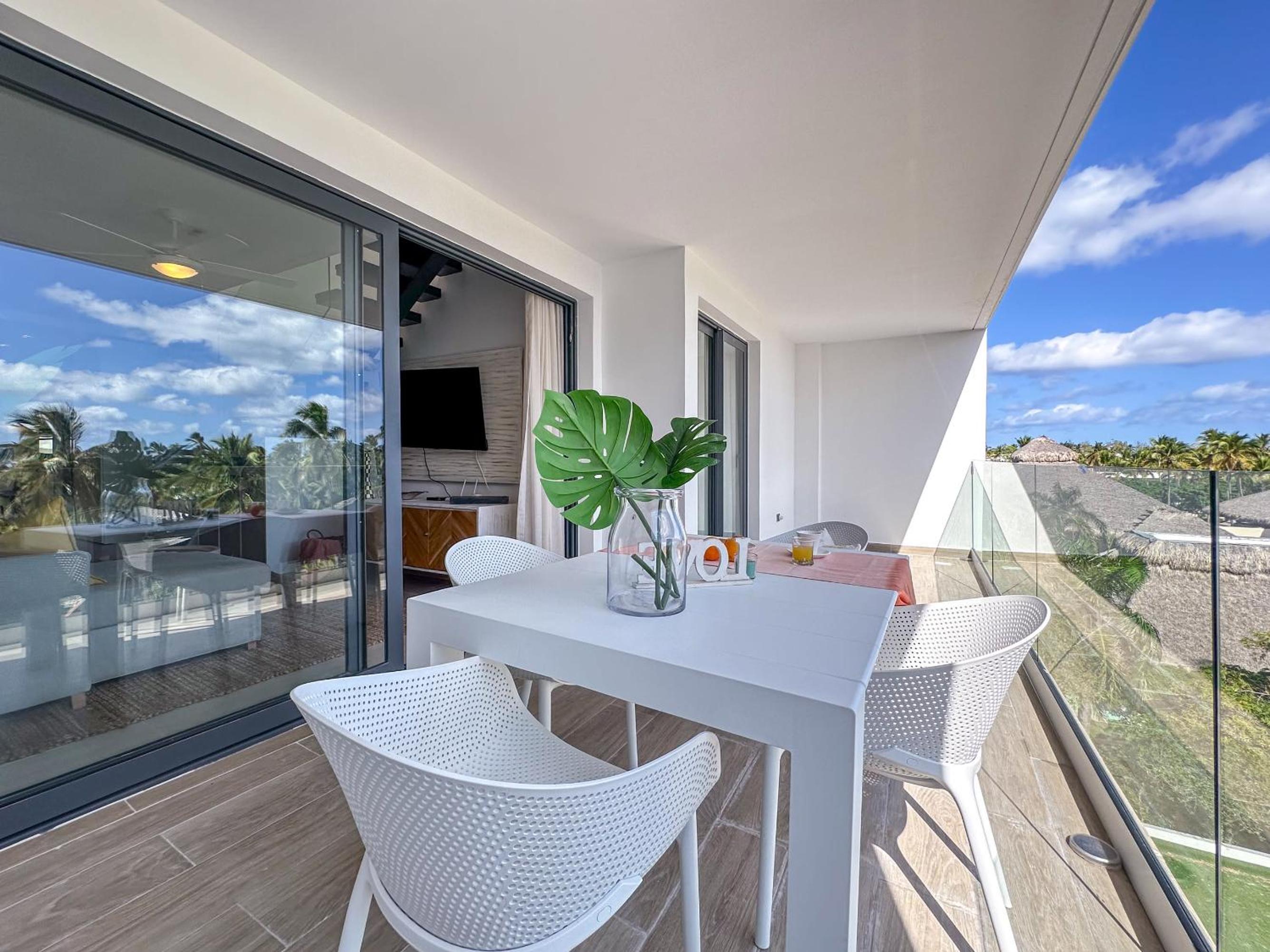 Fantastic new Penthouse w Rooftop Picuzzi
