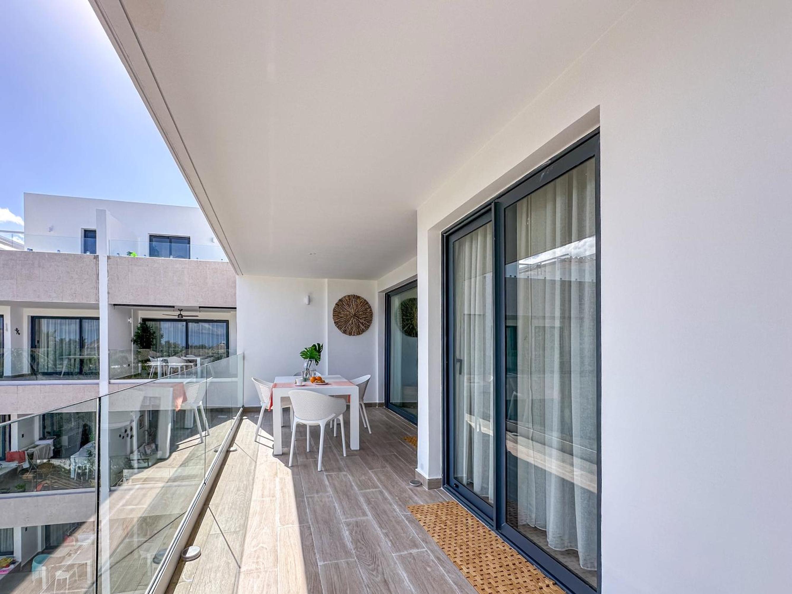 Fantastic new Penthouse w Rooftop Picuzzi