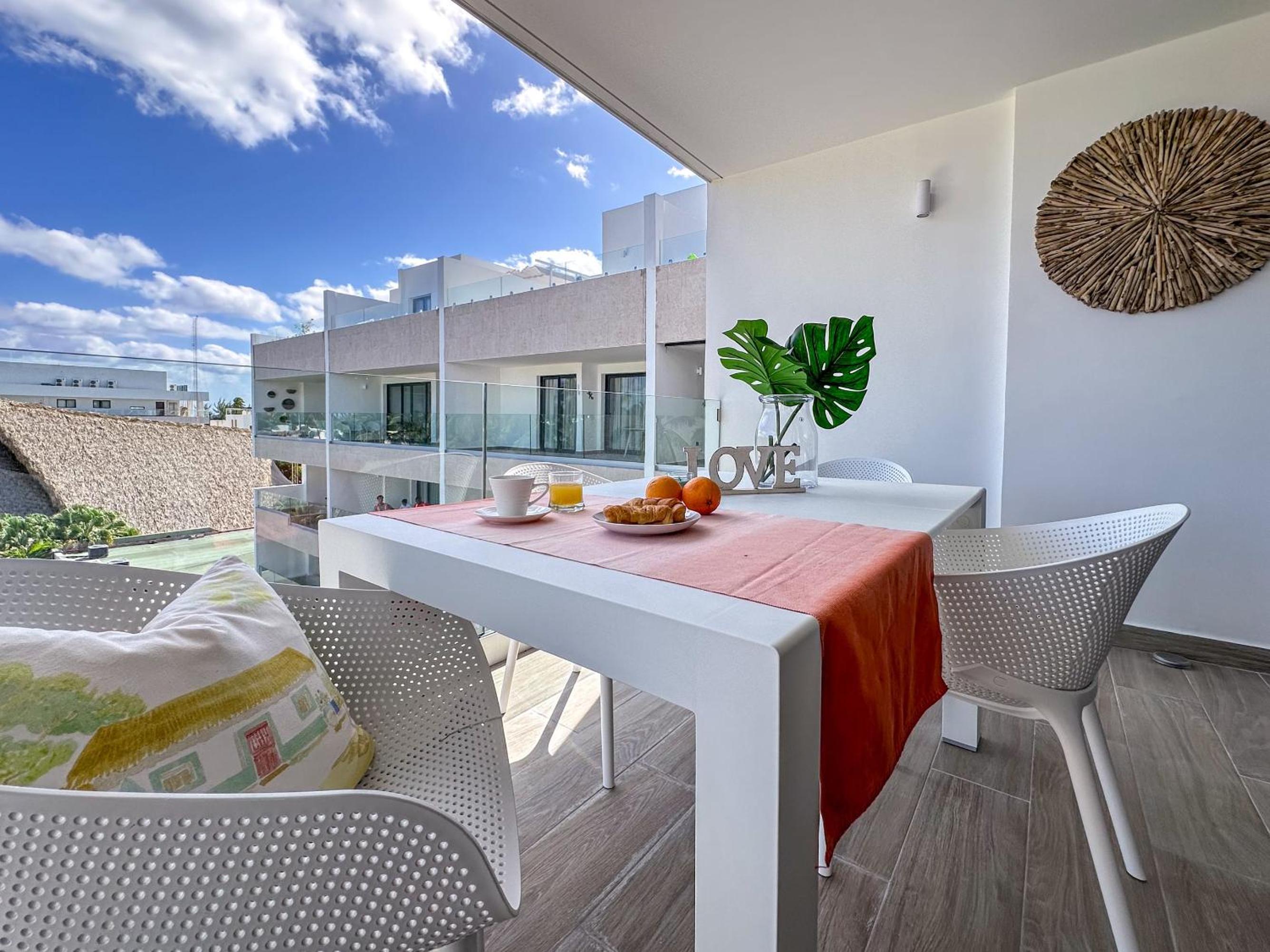 Fantastic new Penthouse w Rooftop Picuzzi