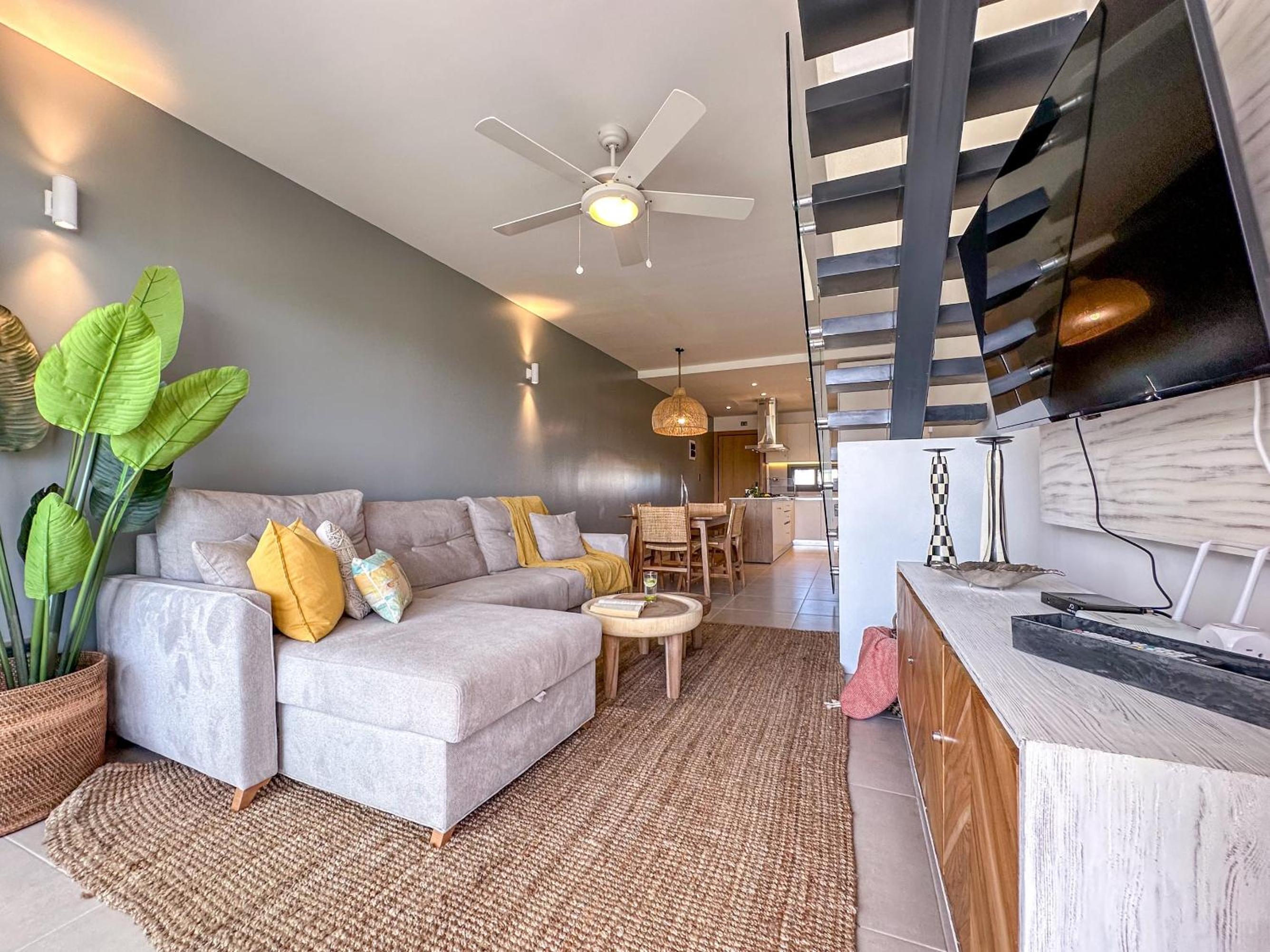 Fantastic new Penthouse w Rooftop Picuzzi