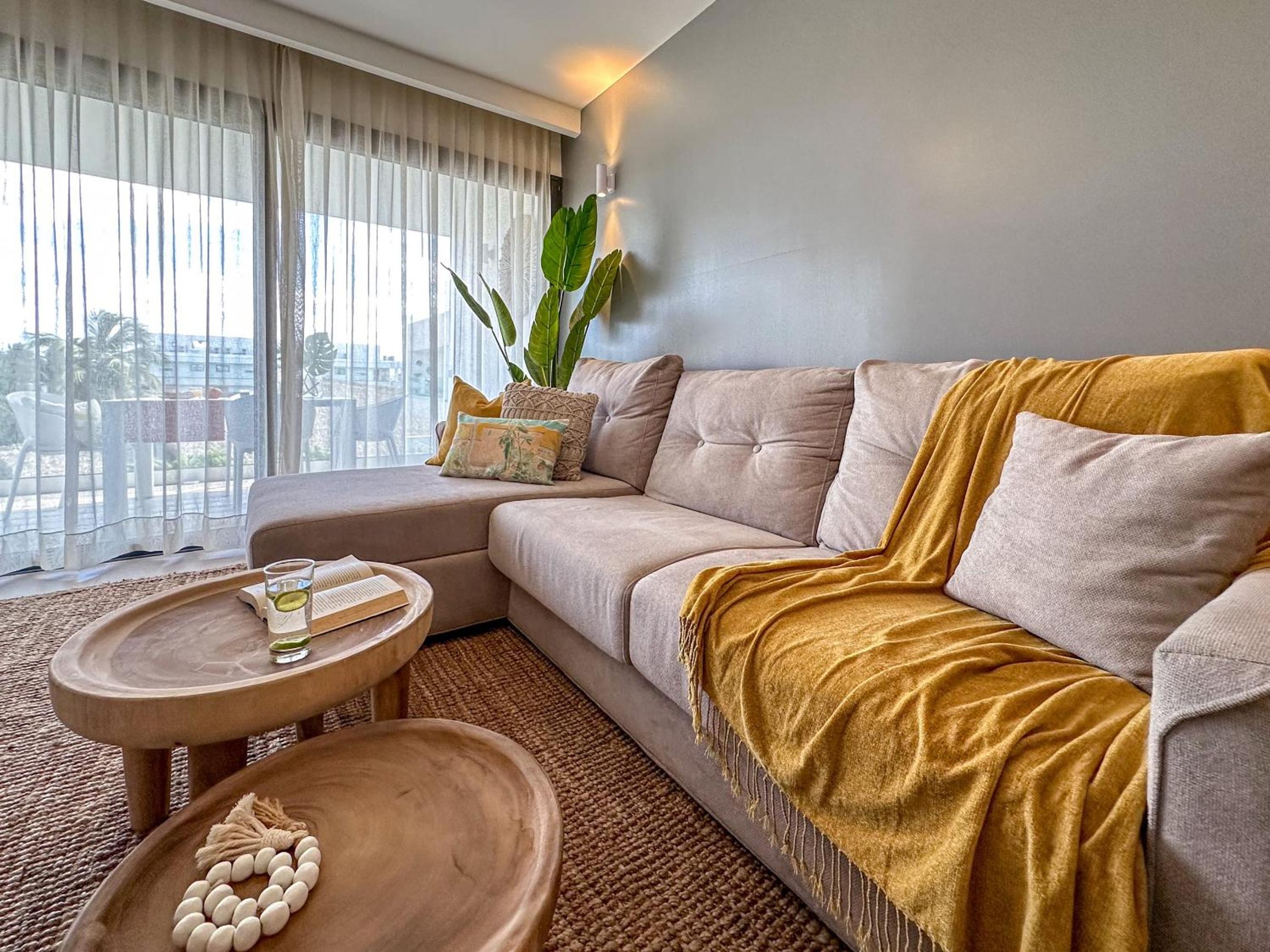 Fantastic new Penthouse w Rooftop Picuzzi