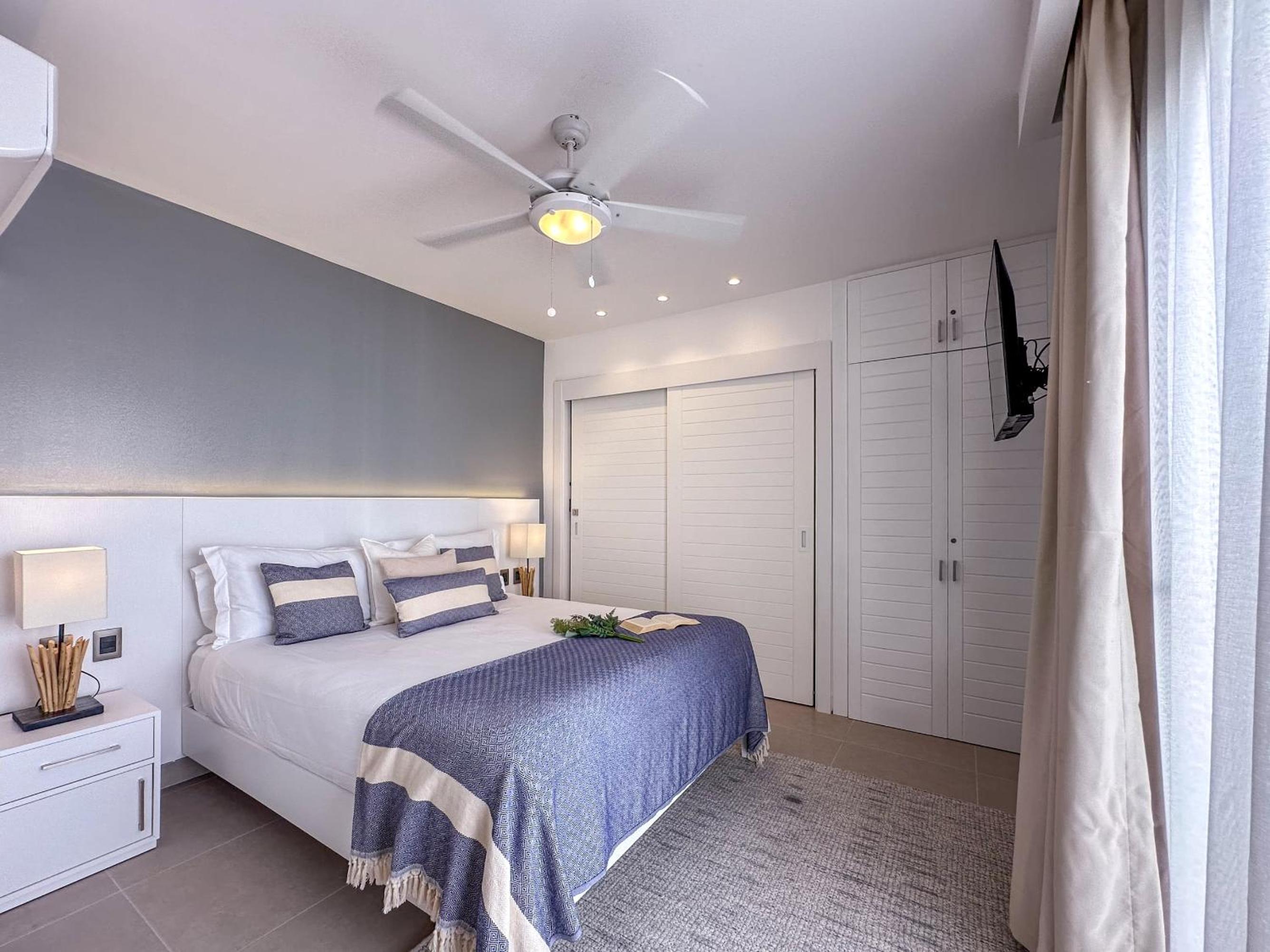 Fantastic new Penthouse w Rooftop Picuzzi