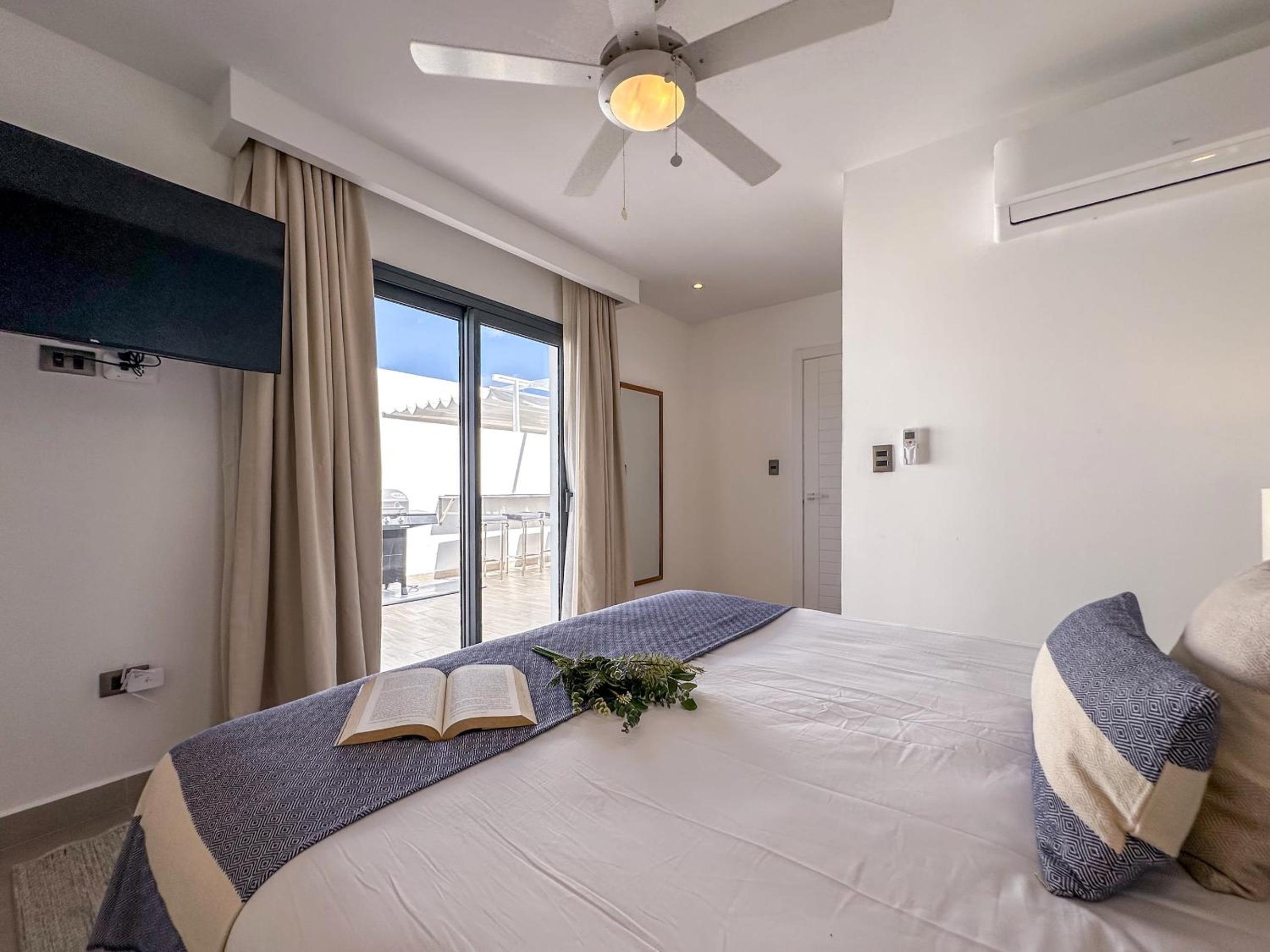 Fantastic new Penthouse w Rooftop Picuzzi