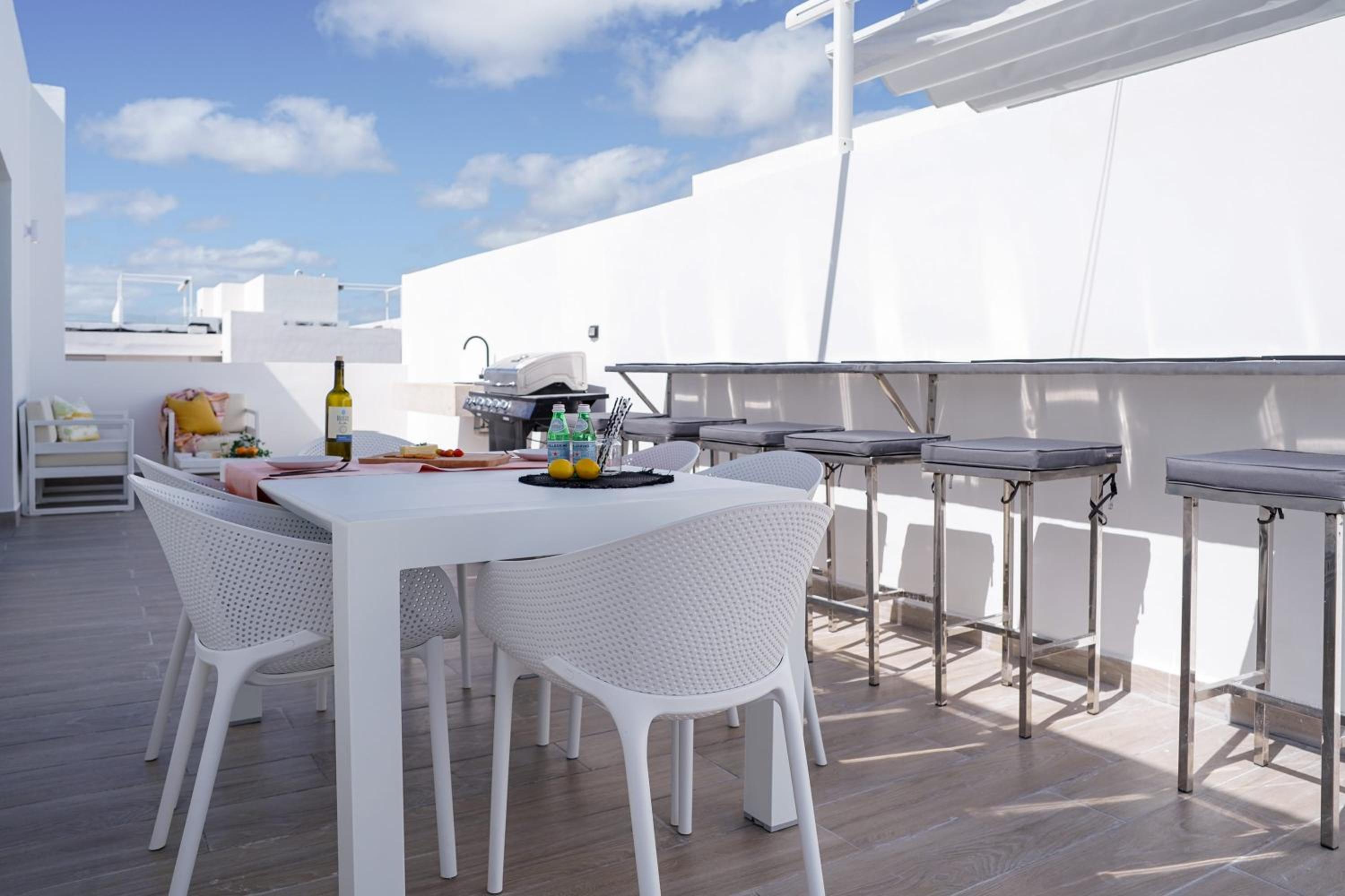 Fantastic new Penthouse w Rooftop Picuzzi