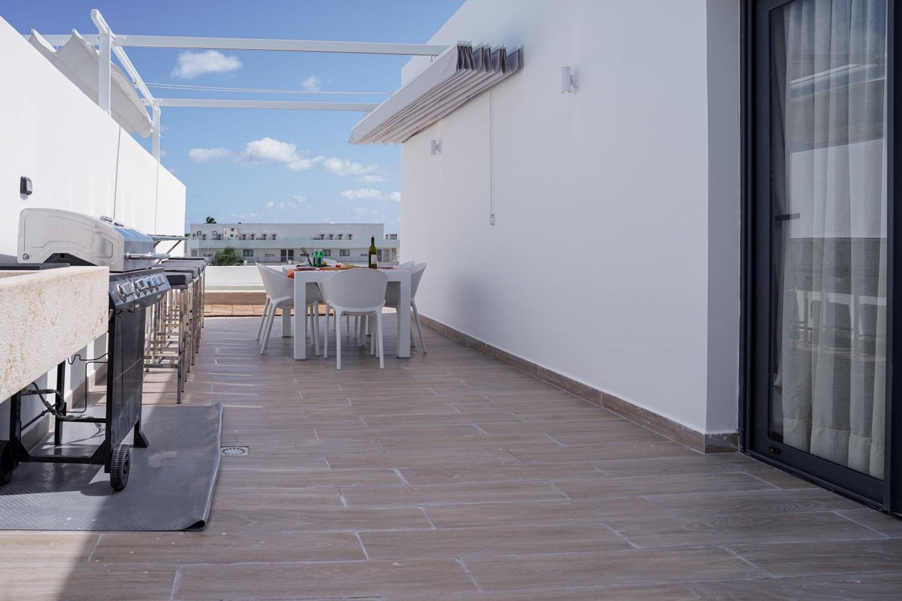 Fantastic new Penthouse w Rooftop Picuzzi