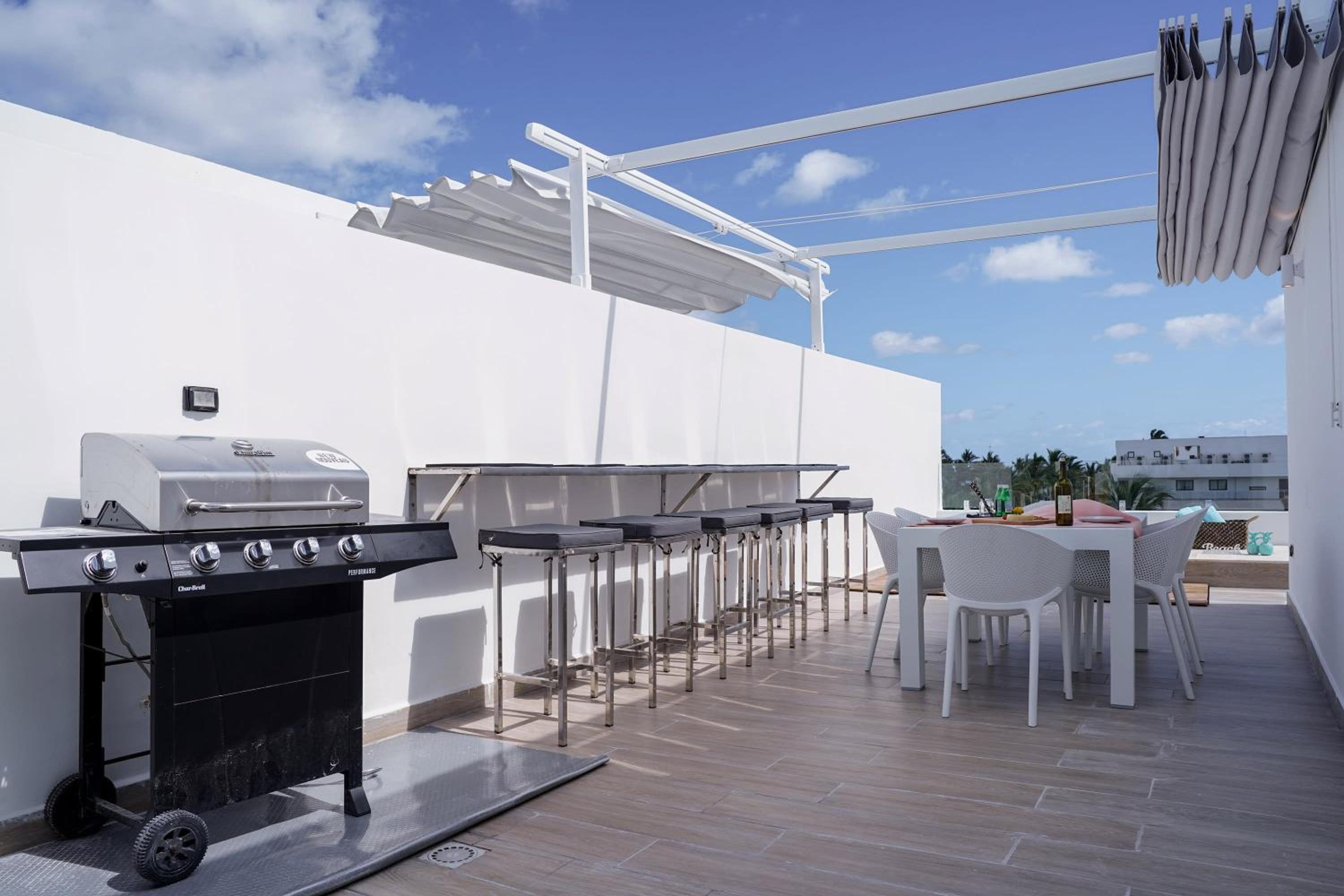 Fantastic new Penthouse w Rooftop Picuzzi