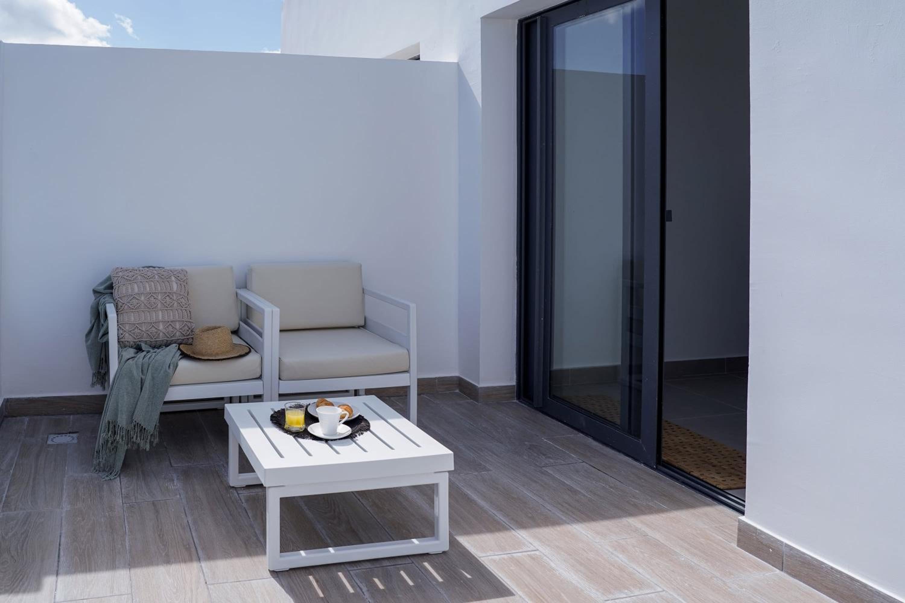 Fantastic new Penthouse w Rooftop Picuzzi