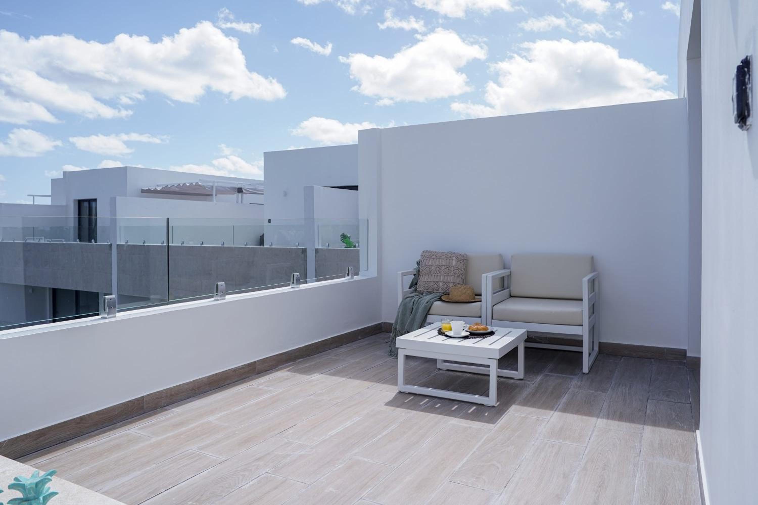 Fantastic new Penthouse w Rooftop Picuzzi