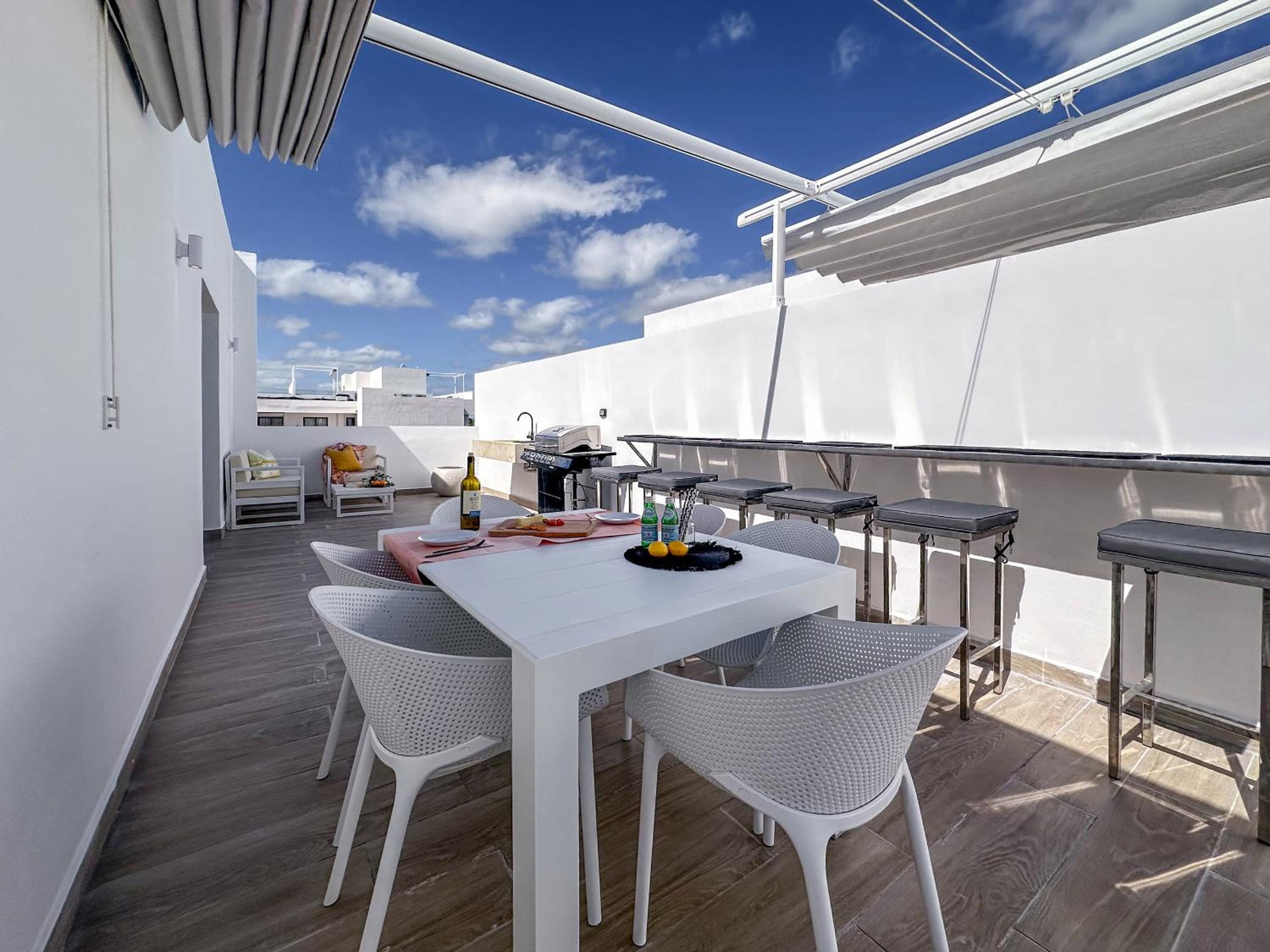 Fantastic new Penthouse w Rooftop Picuzzi