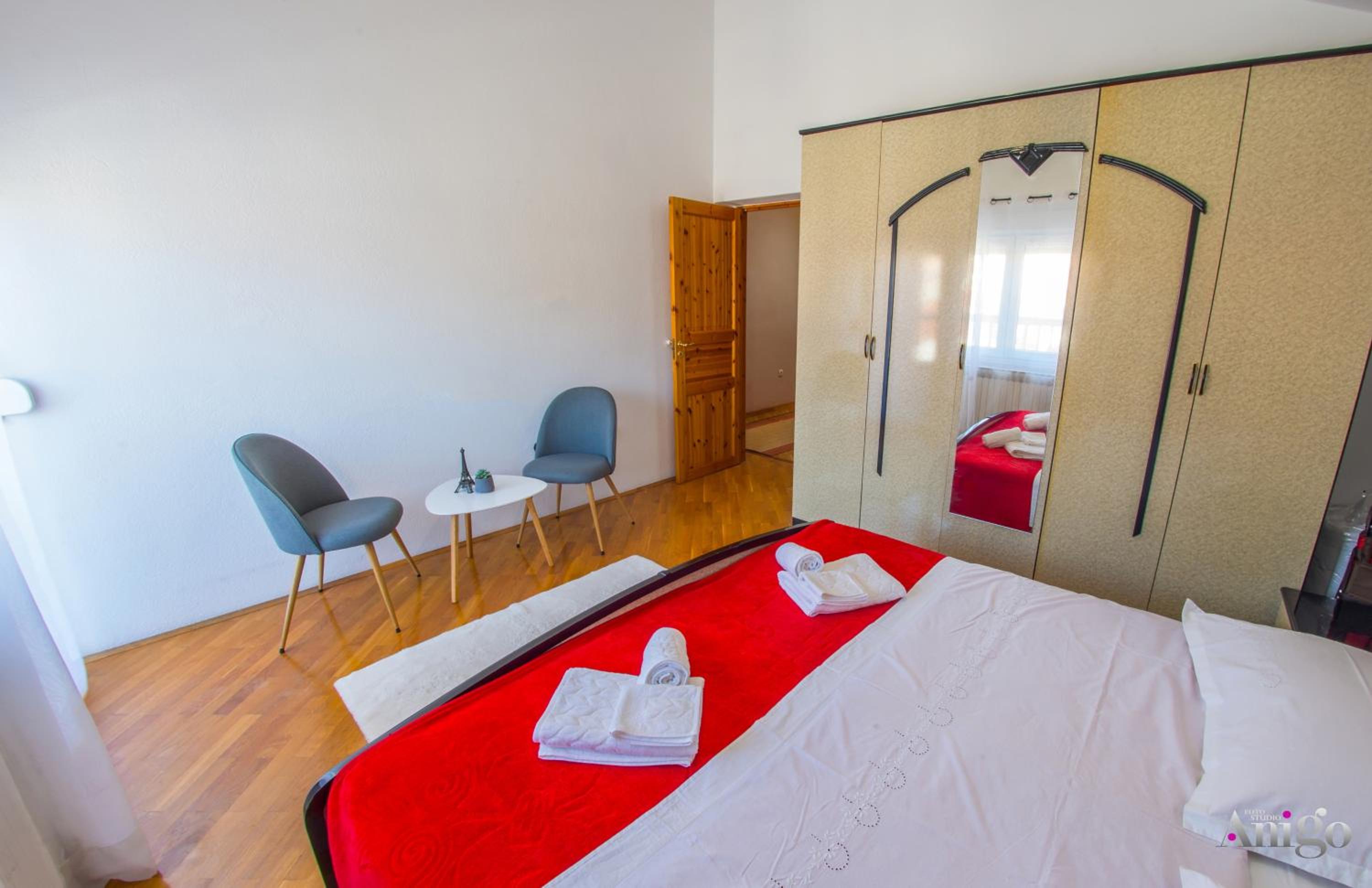 Spacious apartment overlooking Mostar