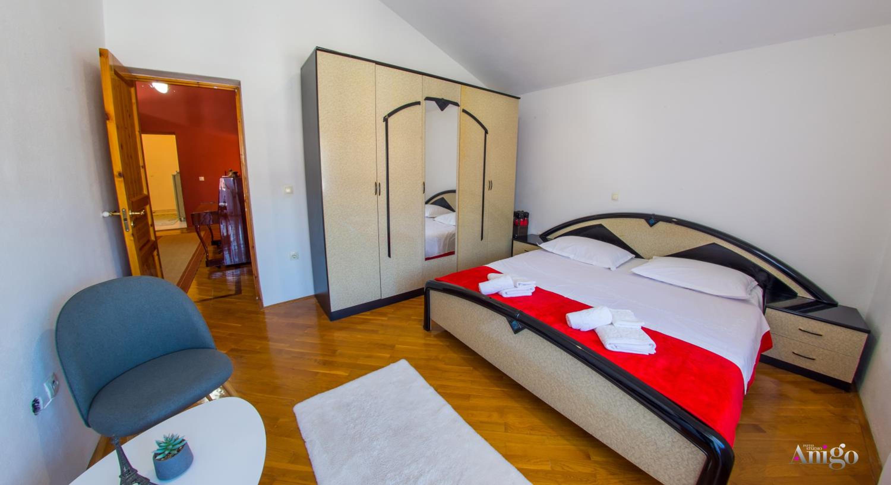 Spacious apartment overlooking Mostar