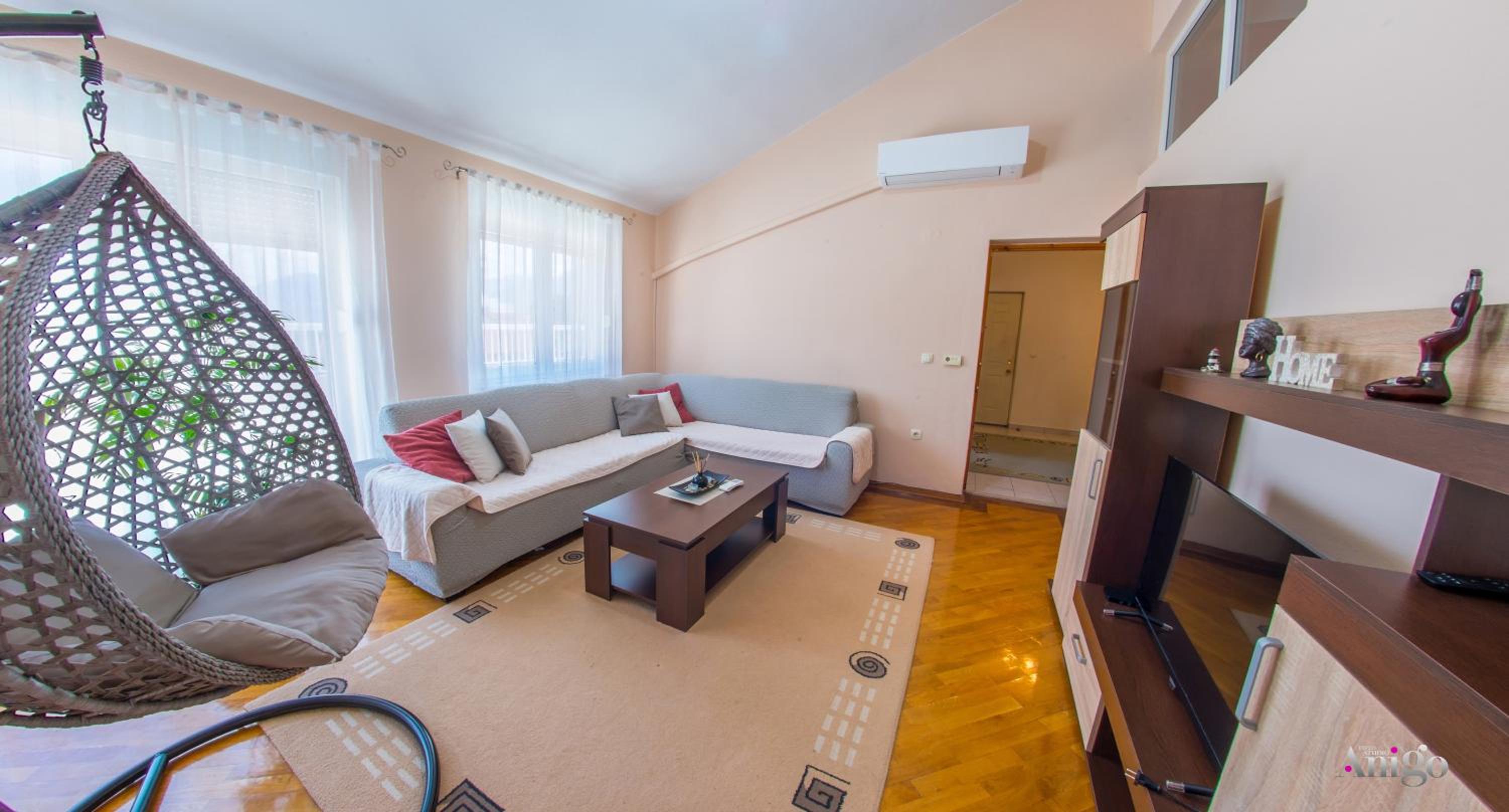 Spacious apartment overlooking Mostar