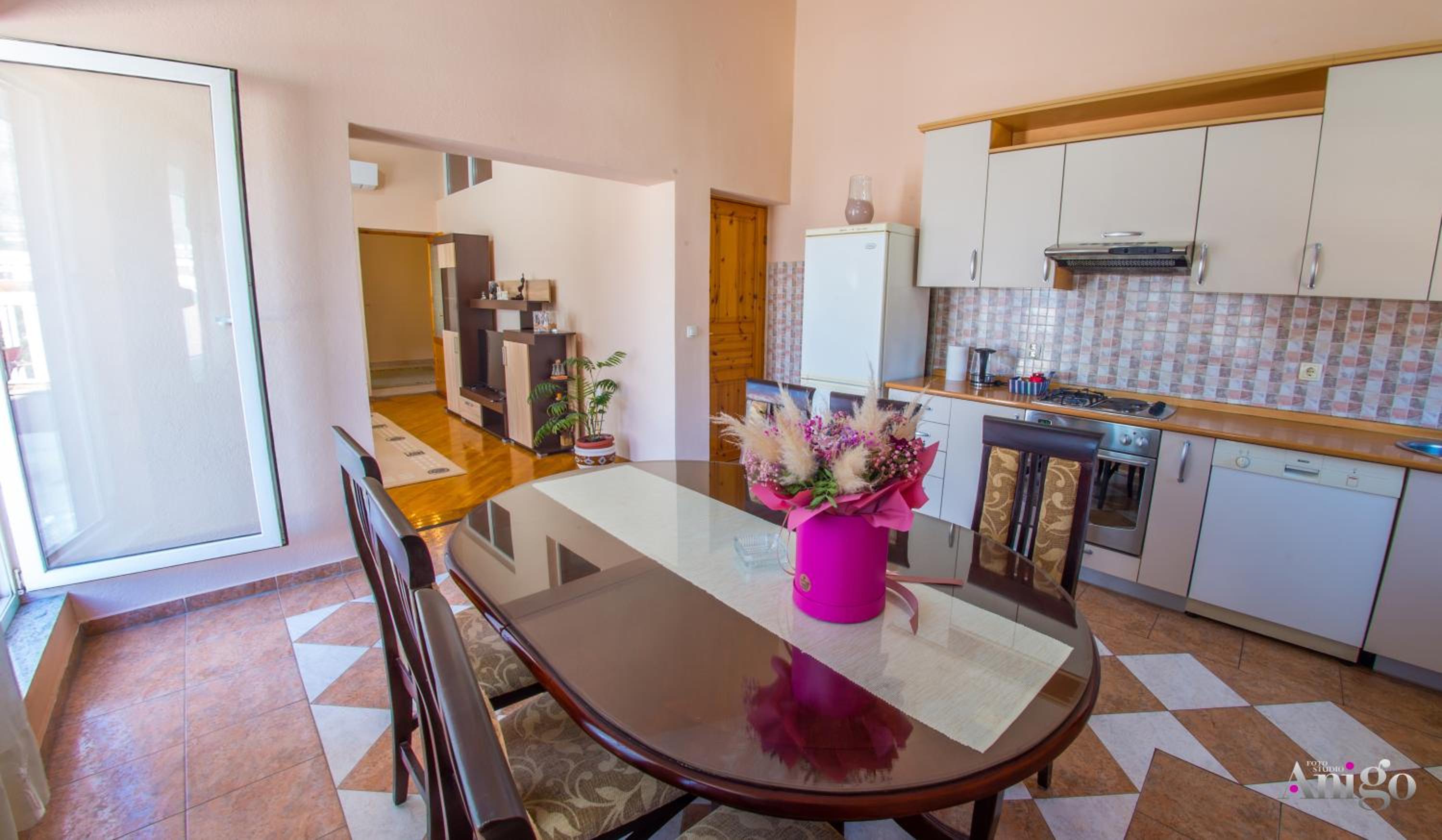 Spacious apartment overlooking Mostar
