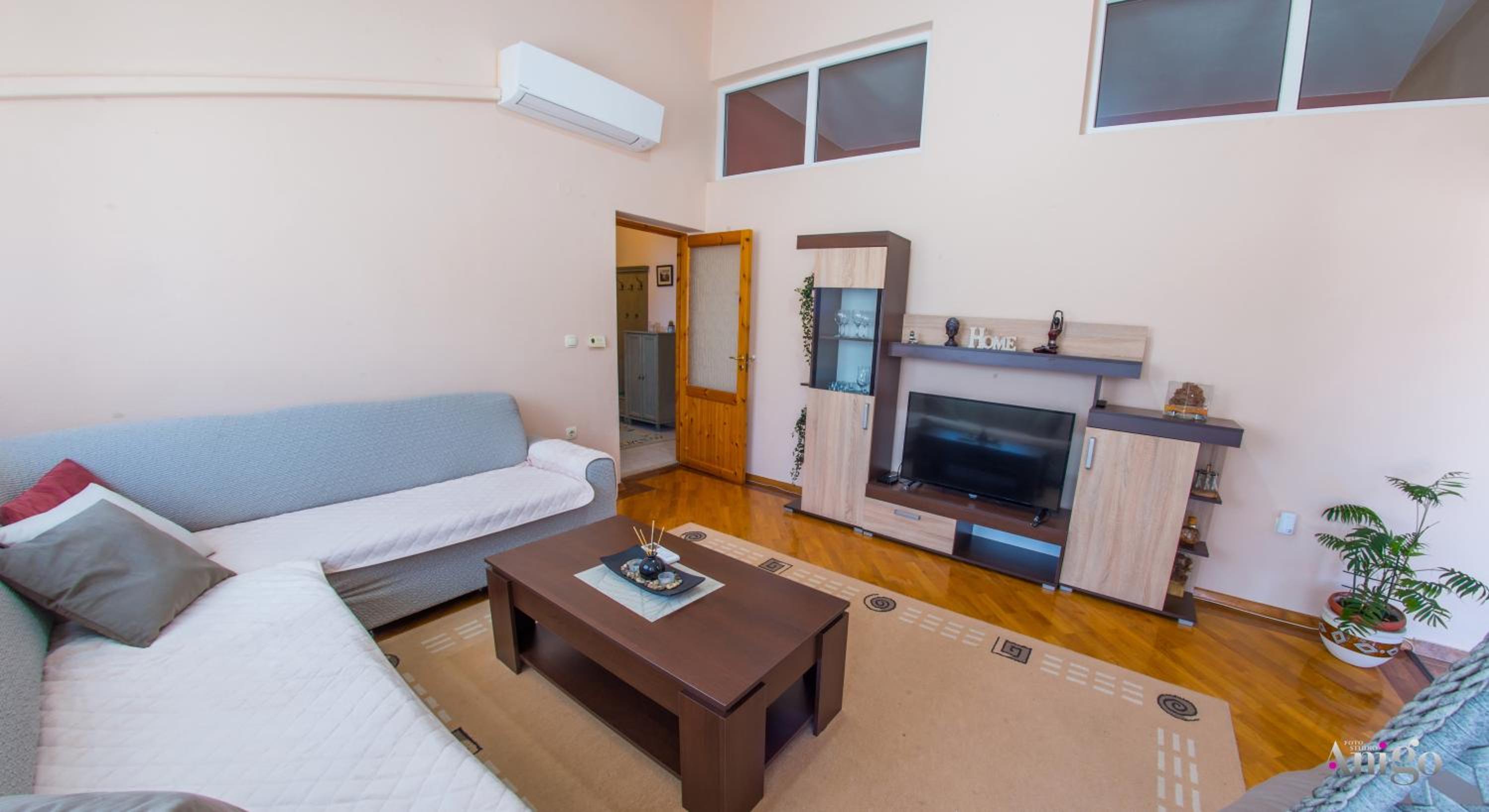 Spacious apartment overlooking Mostar