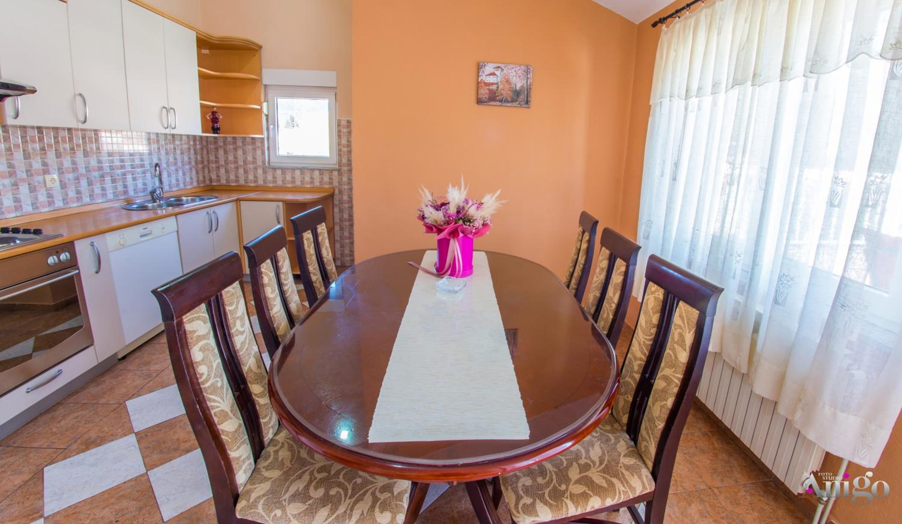 Spacious apartment overlooking Mostar
