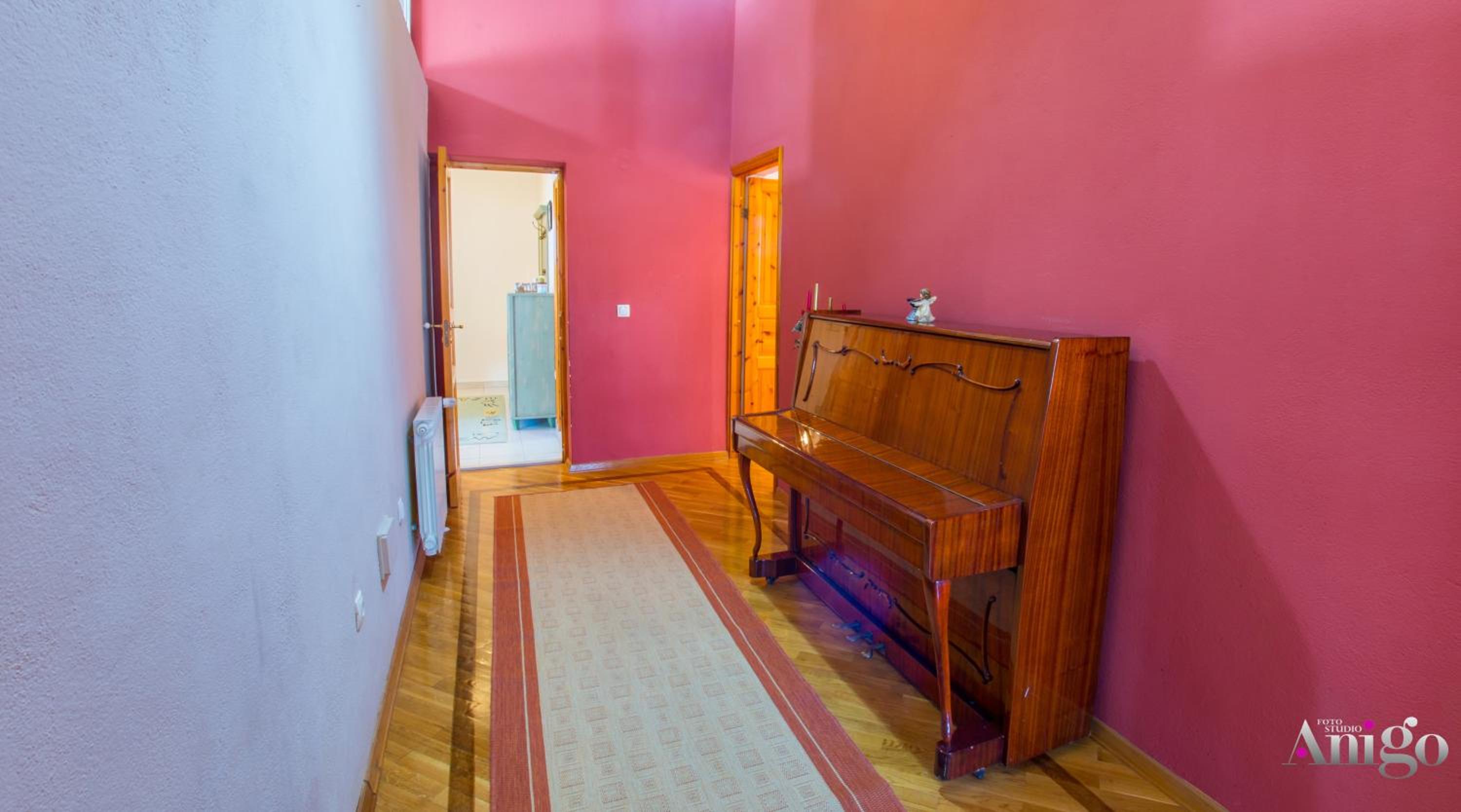Spacious apartment overlooking Mostar