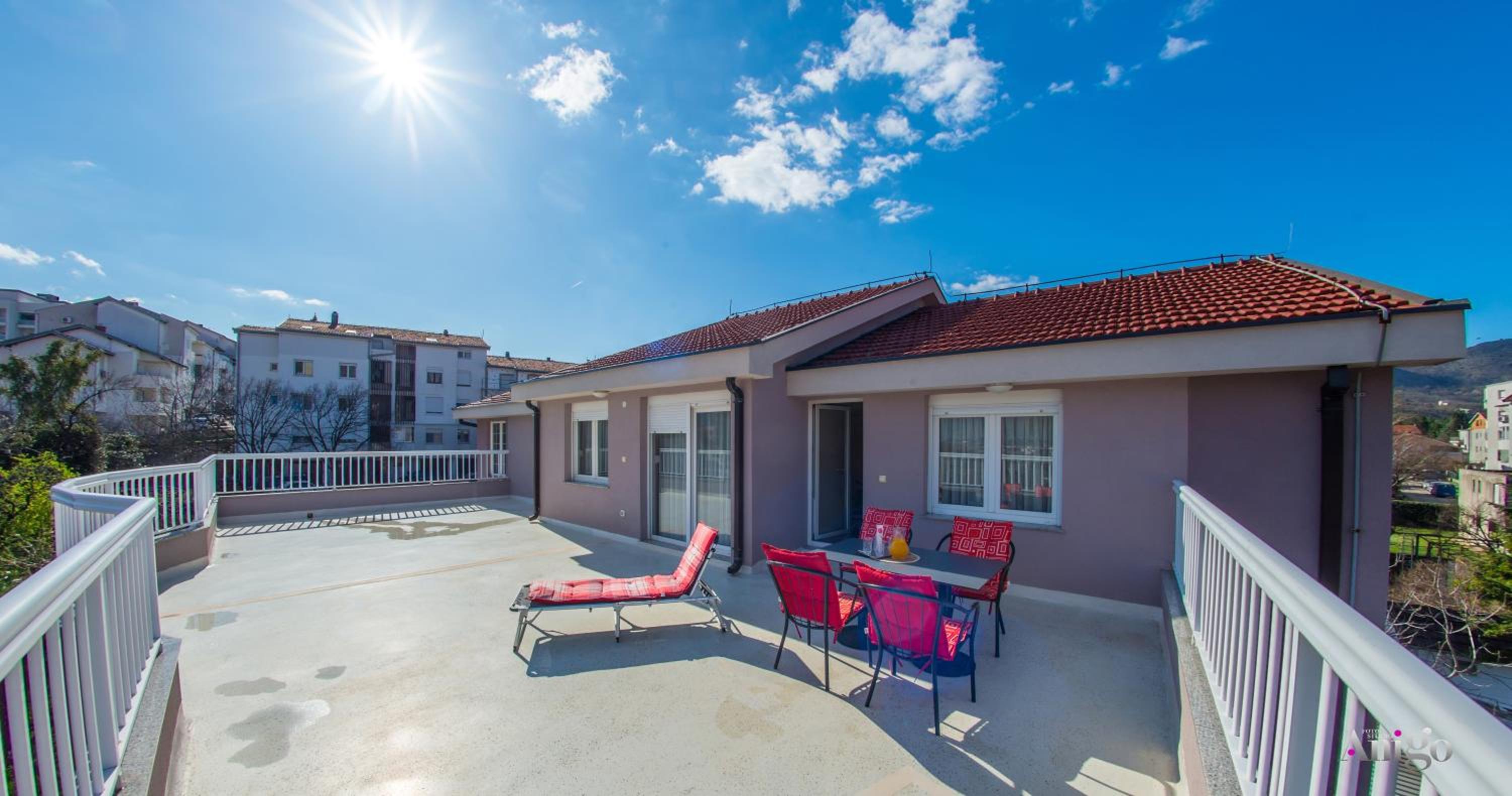 Spacious apartment overlooking Mostar