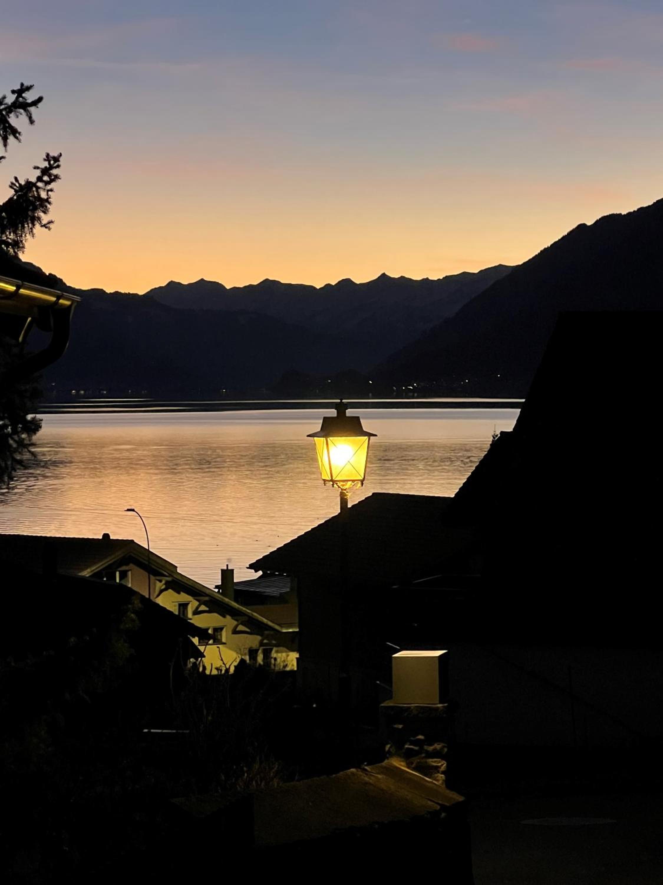 Zauberhaftes Chalet mit Whirlpool, Berg & Seesicht