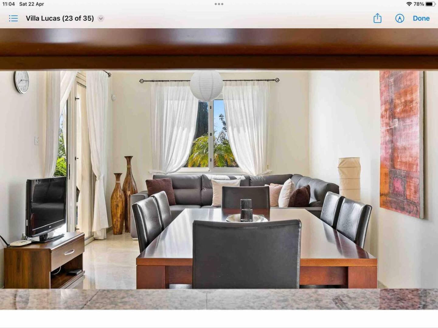 Coral Bay Villa - Sleeps 6 - Pool - Parking