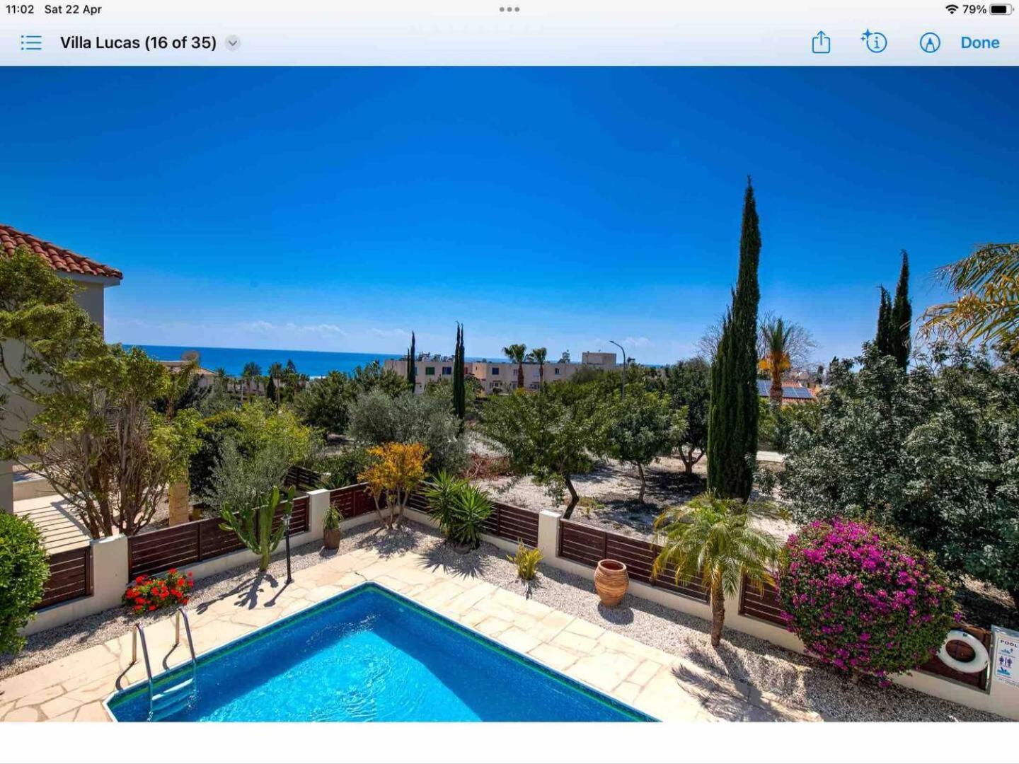 Coral Bay Villa - Sleeps 6 - Pool - Parking