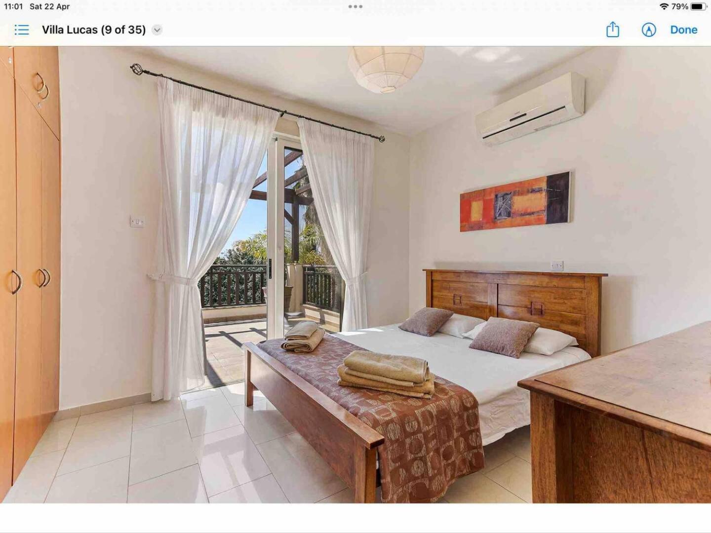 Coral Bay Villa - Sleeps 6 - Pool - Parking
