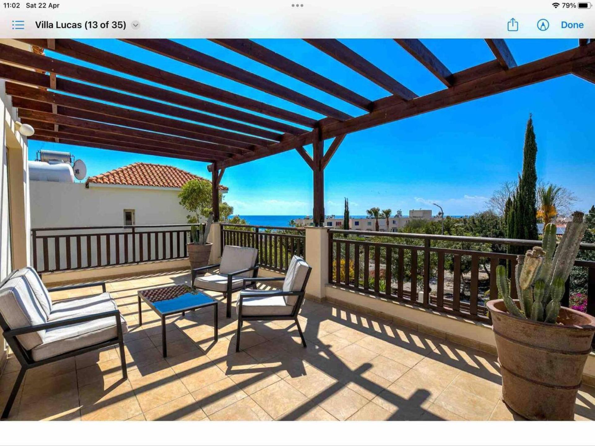 Coral Bay Villa - Sleeps 6 - Pool - Parking