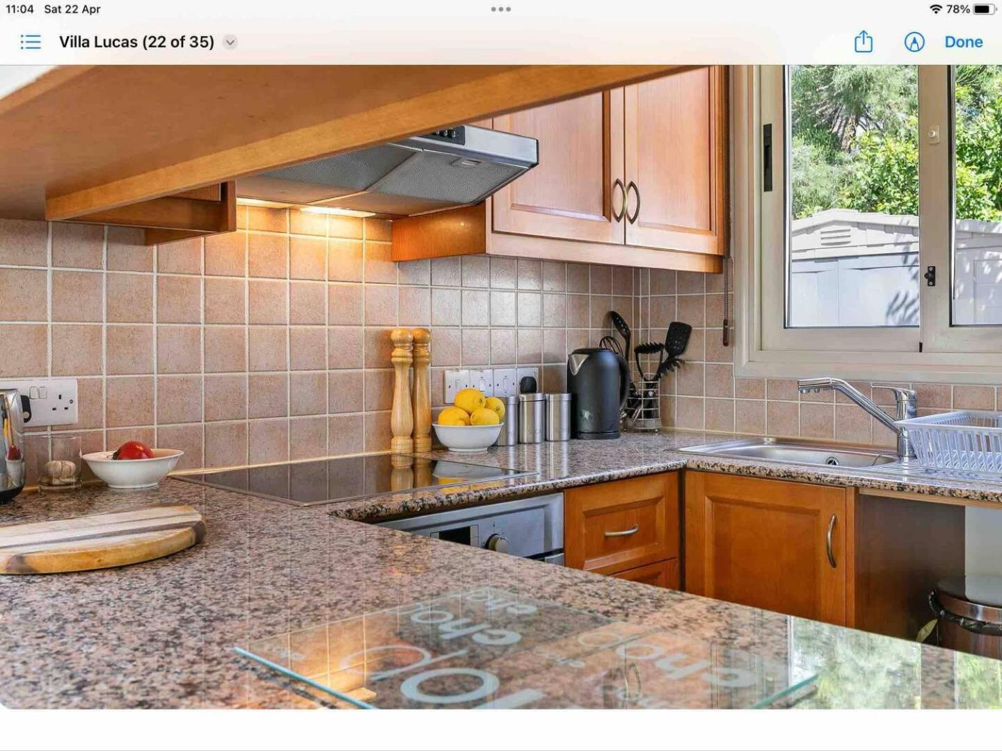 Coral Bay Villa - Sleeps 6 - Pool - Parking