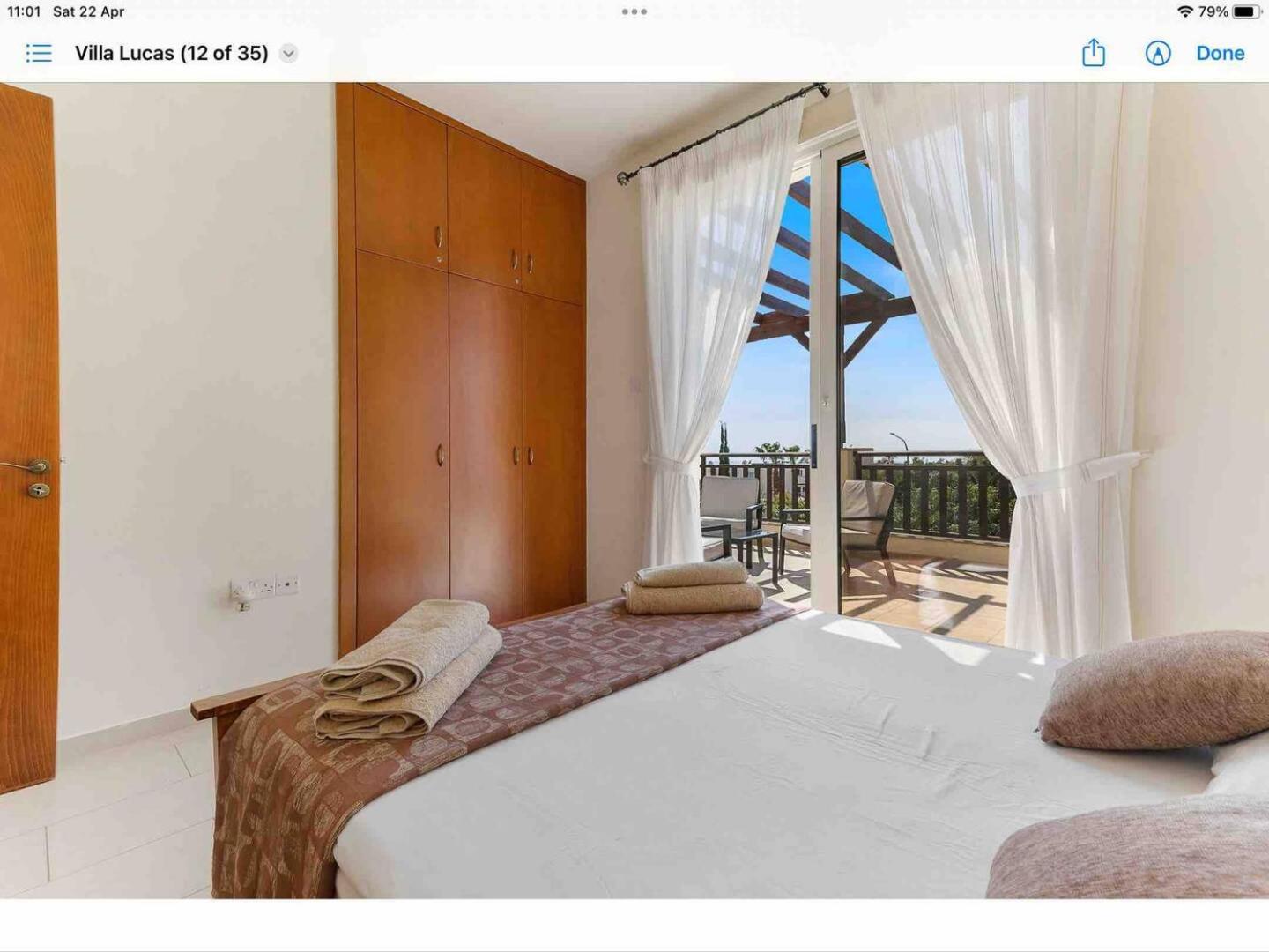 Coral Bay Villa - Sleeps 6 - Pool - Parking