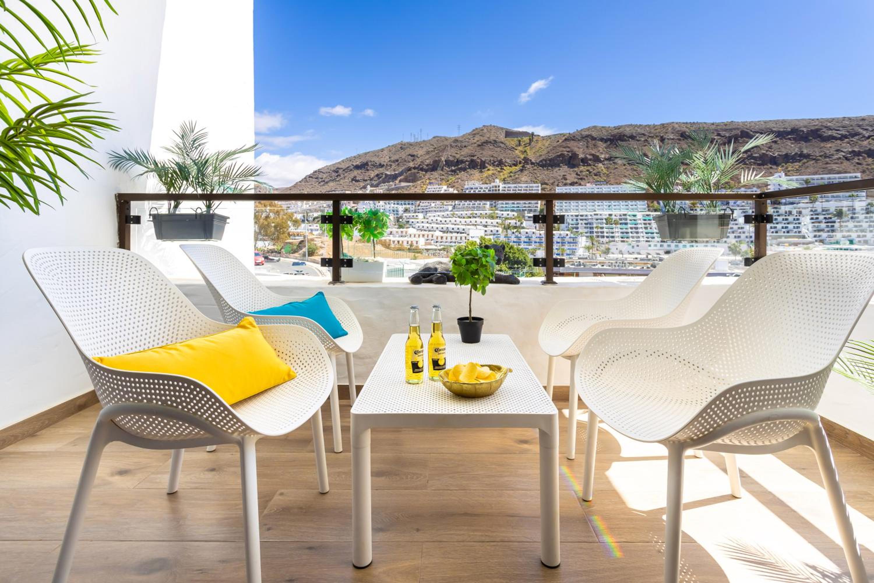 Casa LOLA - Renovated Apt close to Center and Beach