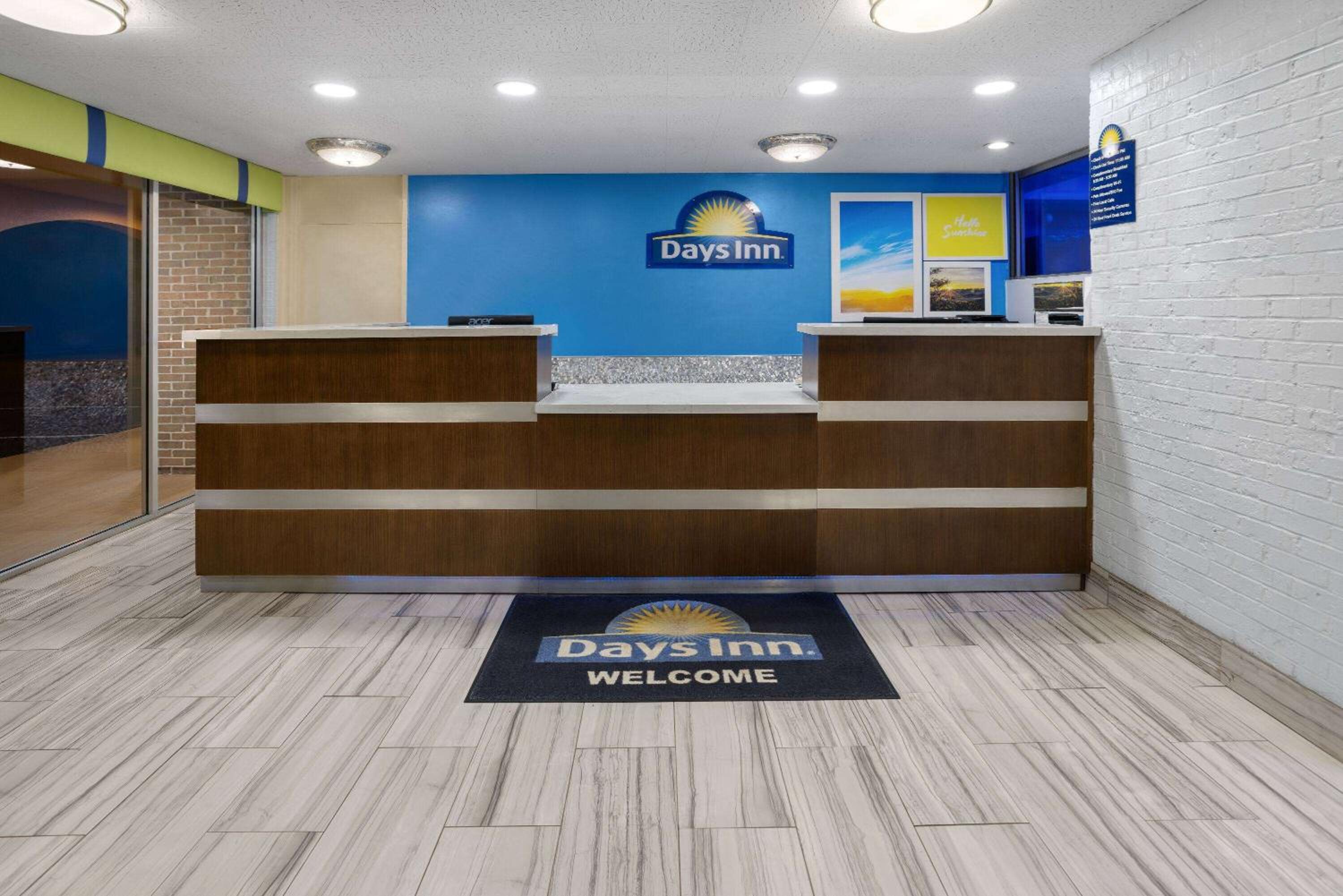 Days Inn by Wyndham Forsyth view 4