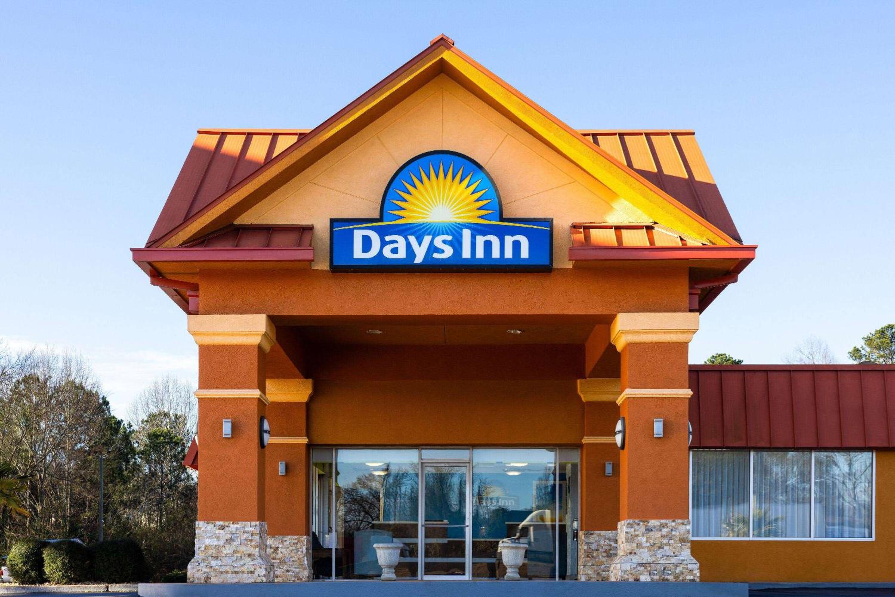 Days Inn by Wyndham Forsyth view 5