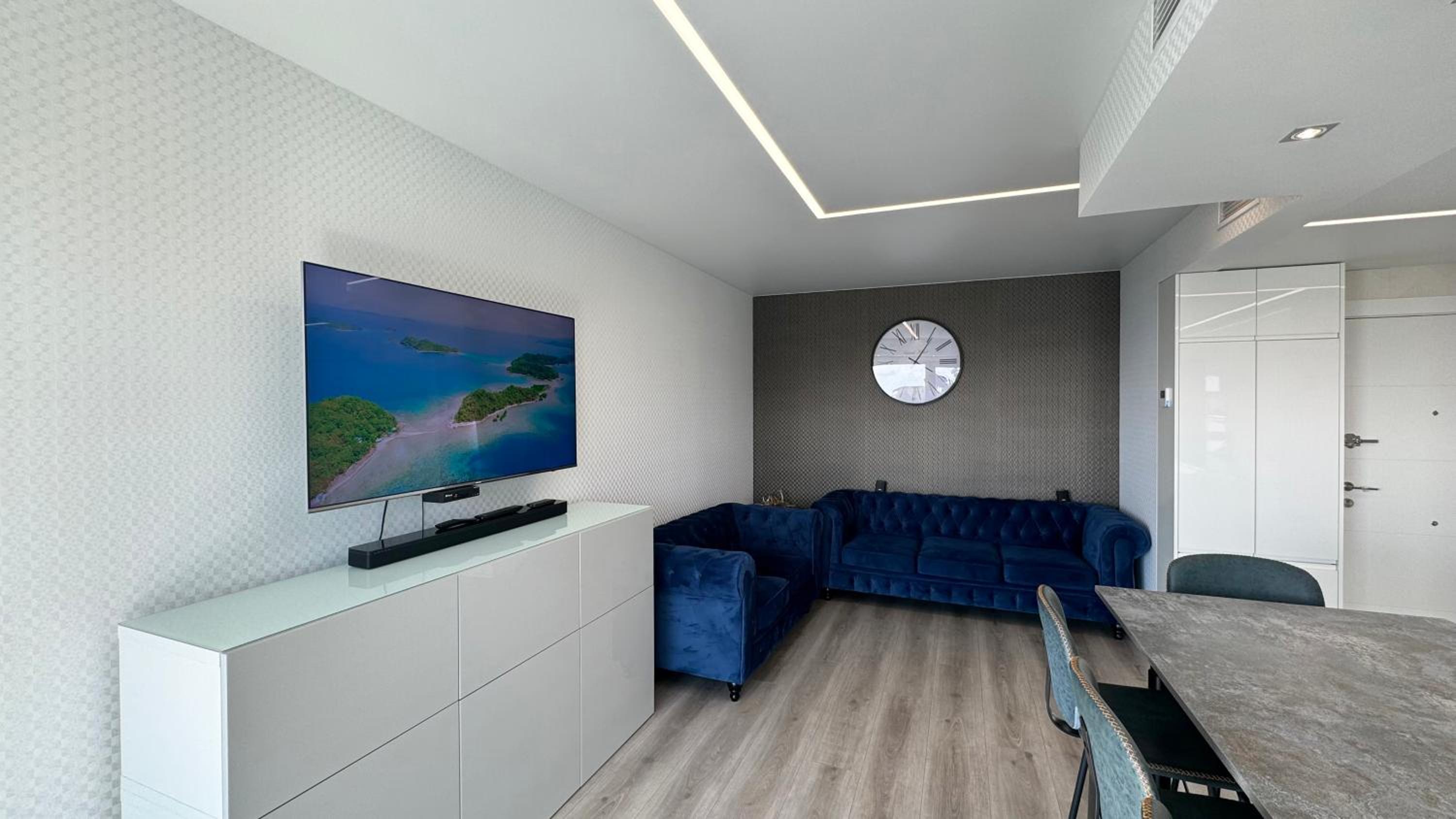 Apartamento reformado con terraza privada