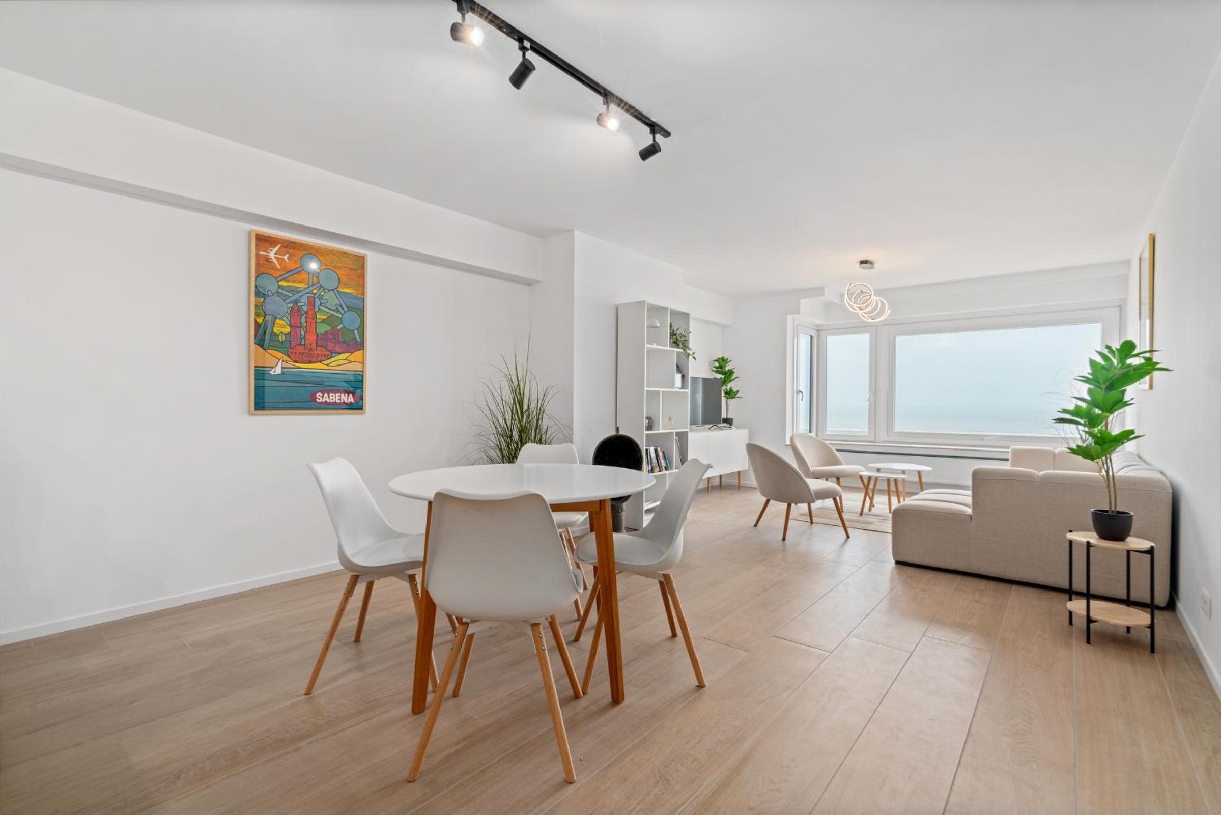 Splendid two-bedroom flat frontal seaview - 