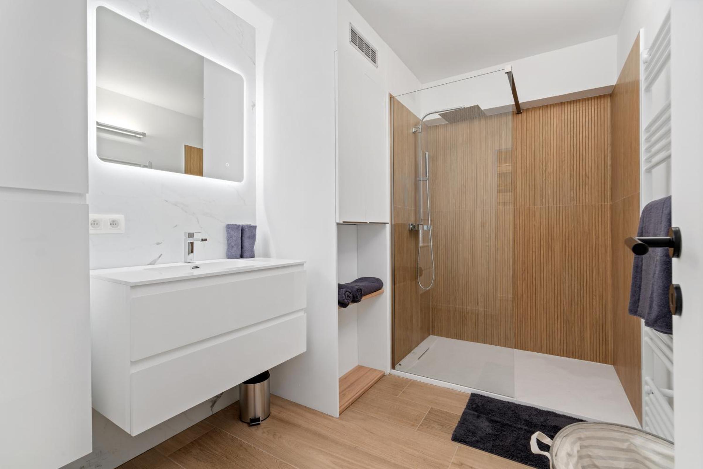 Splendid two-bedroom flat frontal seaview - 